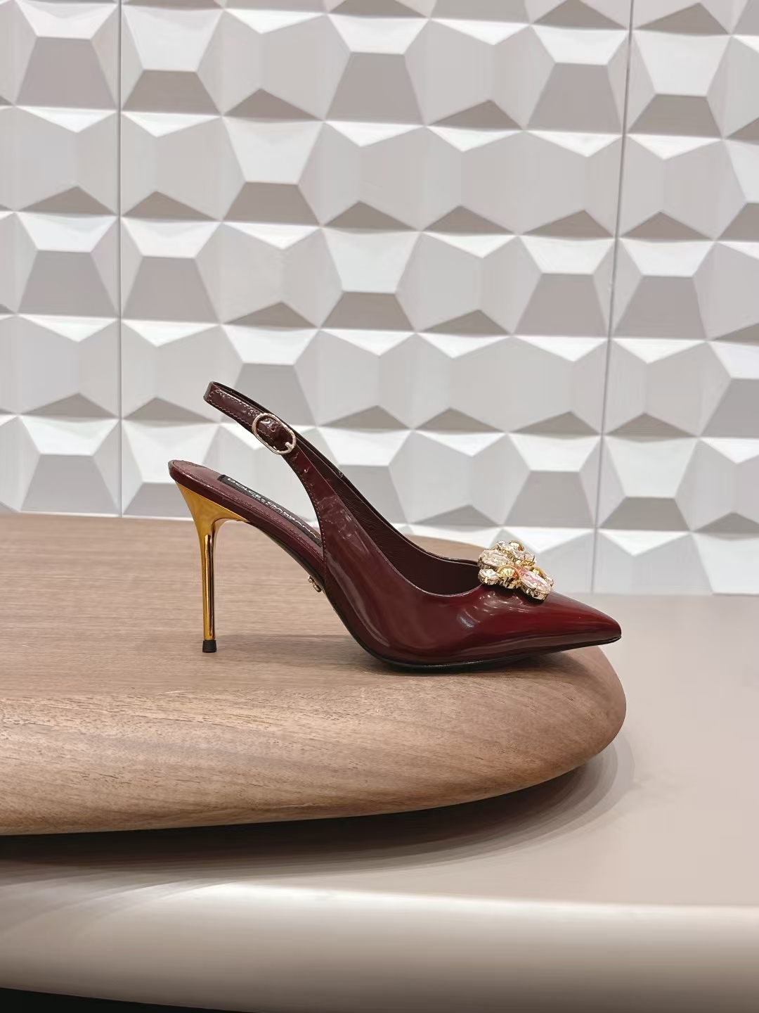 Dolce & Gabbana 9.5cm Pointed-Toe Crystal Buckle High Heel Pump