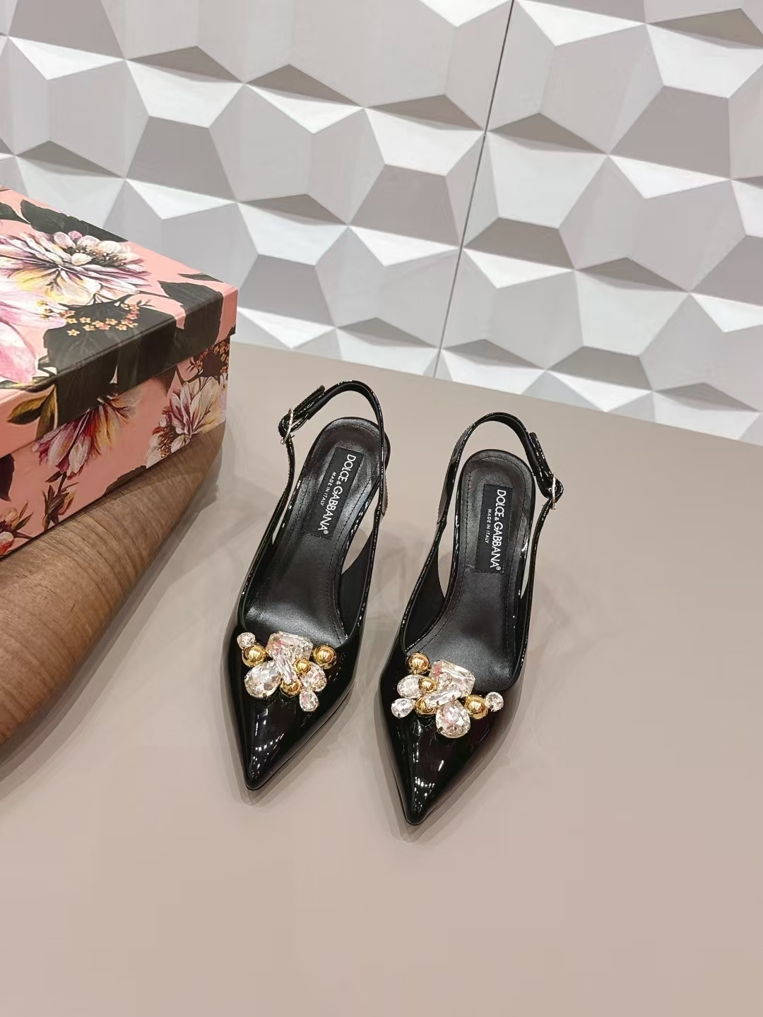 Dolce & Gabbana 9.5cm Pointed-Toe Crystal Buckle High Heel Pump in Black