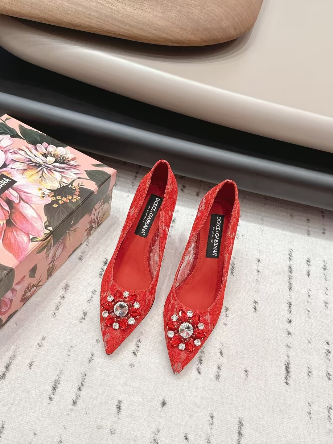 Dolce & Gabbana 9.5cm Red Pointed-Toe Crystal Buckle Lace High Heel Pump