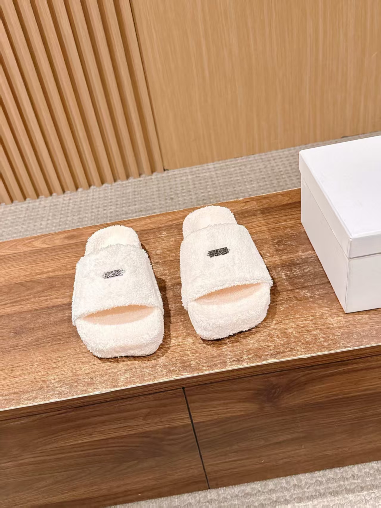 Maison Margiela New Arrival Chunky Flat-Toe Faux Fur Slipper in White