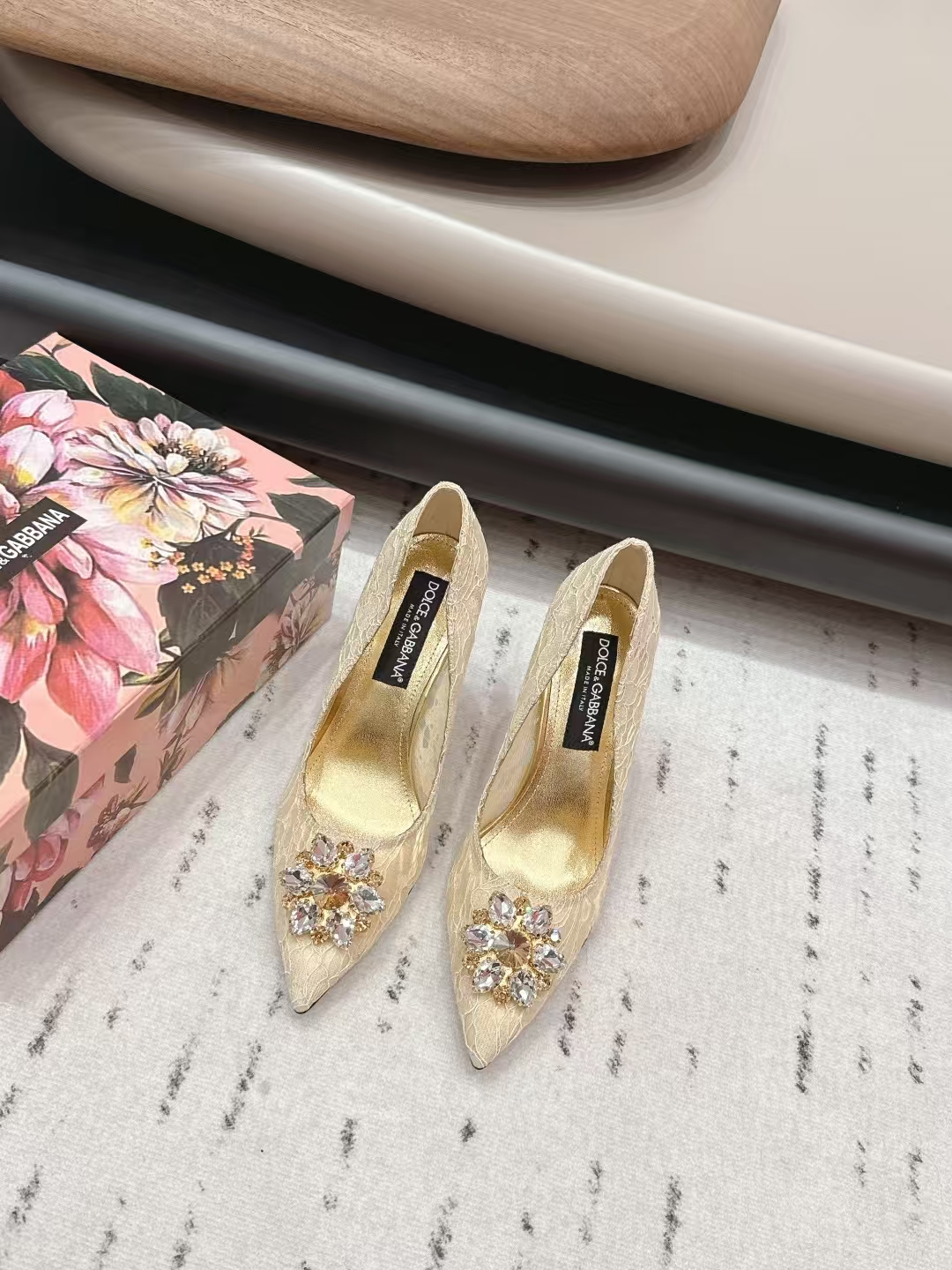 Dolce & Gabbana 9.5cm Beige Pointed-Toe Crystal Buckle Lace High Heel Pump