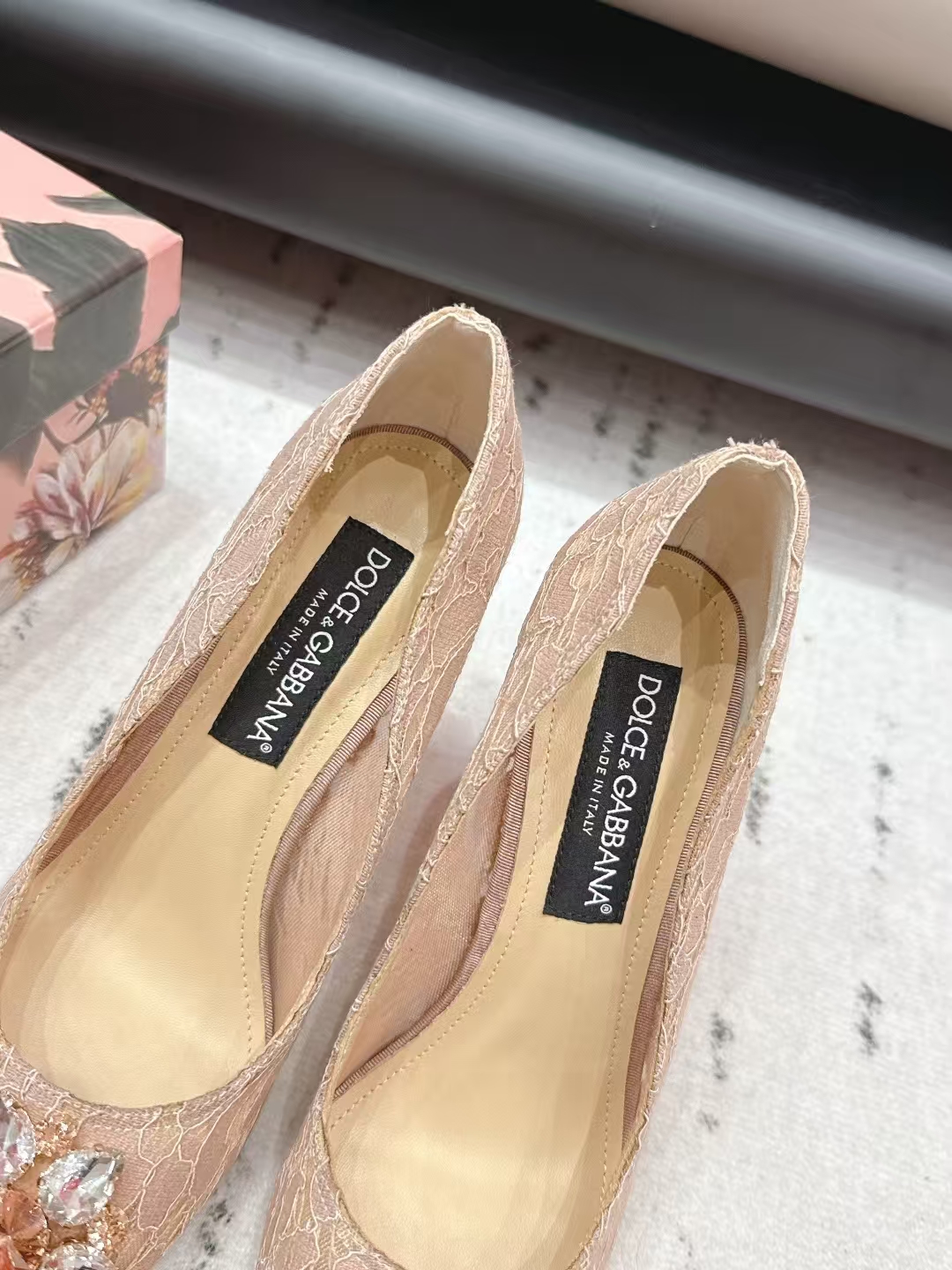 Dolce & Gabbana 9.5cm Off-White Pointed-Toe Crystal Buckle Lace High Heel Pump