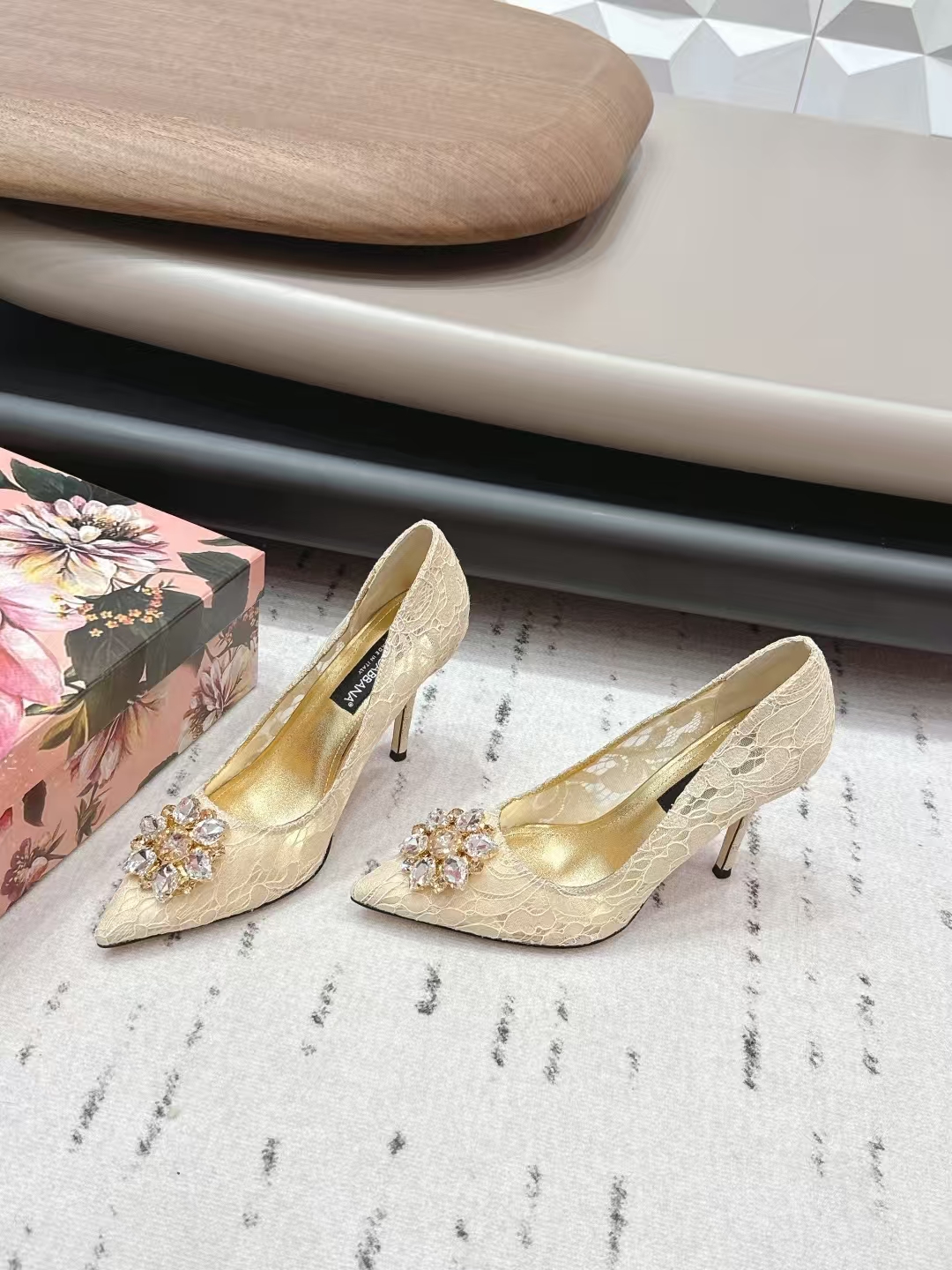 Dolce & Gabbana 9.5cm Beige Pointed-Toe Crystal Buckle Lace High Heel Pump