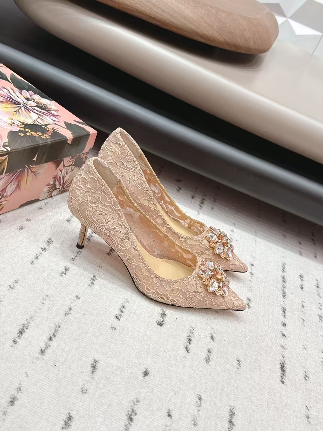 Dolce & Gabbana 6.5cm Beige Pointed-Toe Crystal Buckle Lace High Heel Pump