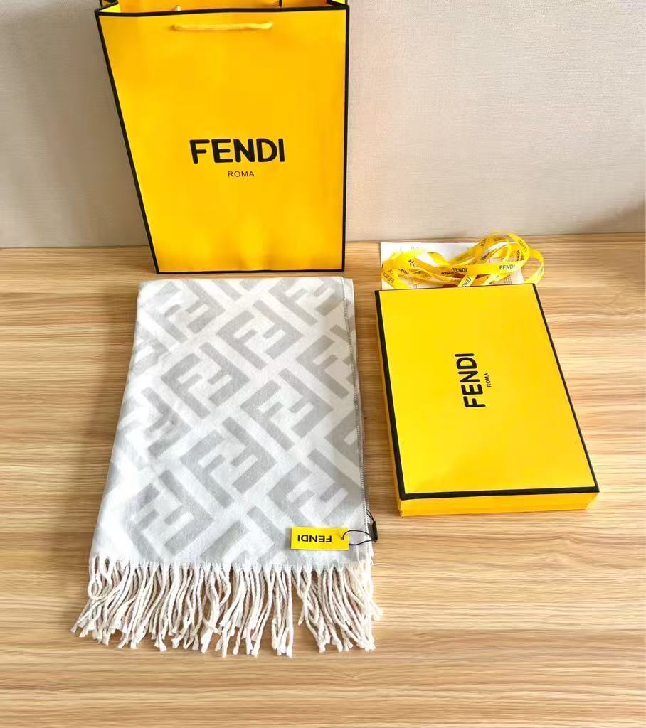 Fendi Light Gray Wool Blend Scarf with Classic FF Print (Unisex)