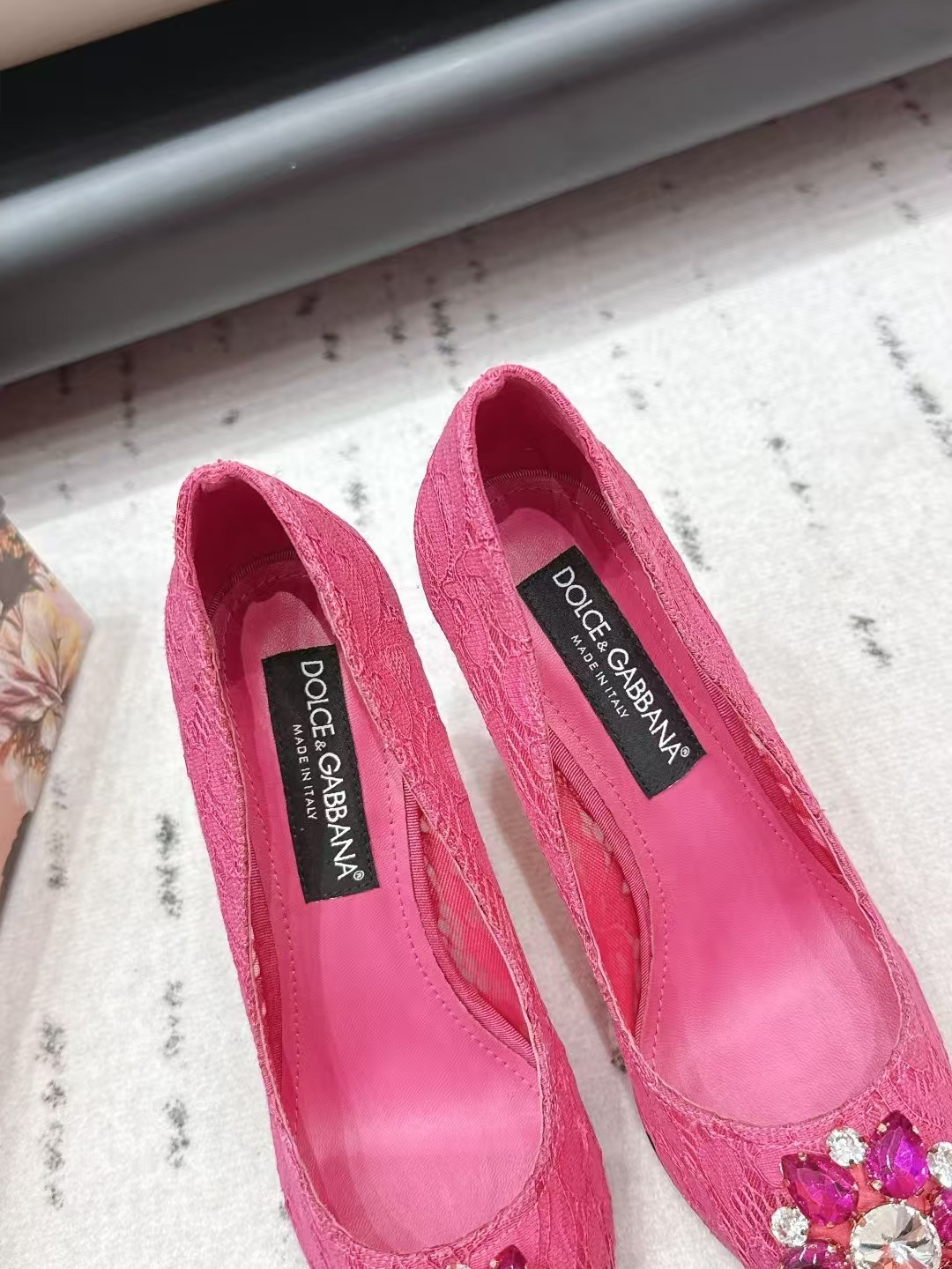 Dolce & Gabbana 9.5cm Fuchsia Pointed-Toe Crystal Buckle Lace High Heel Pump