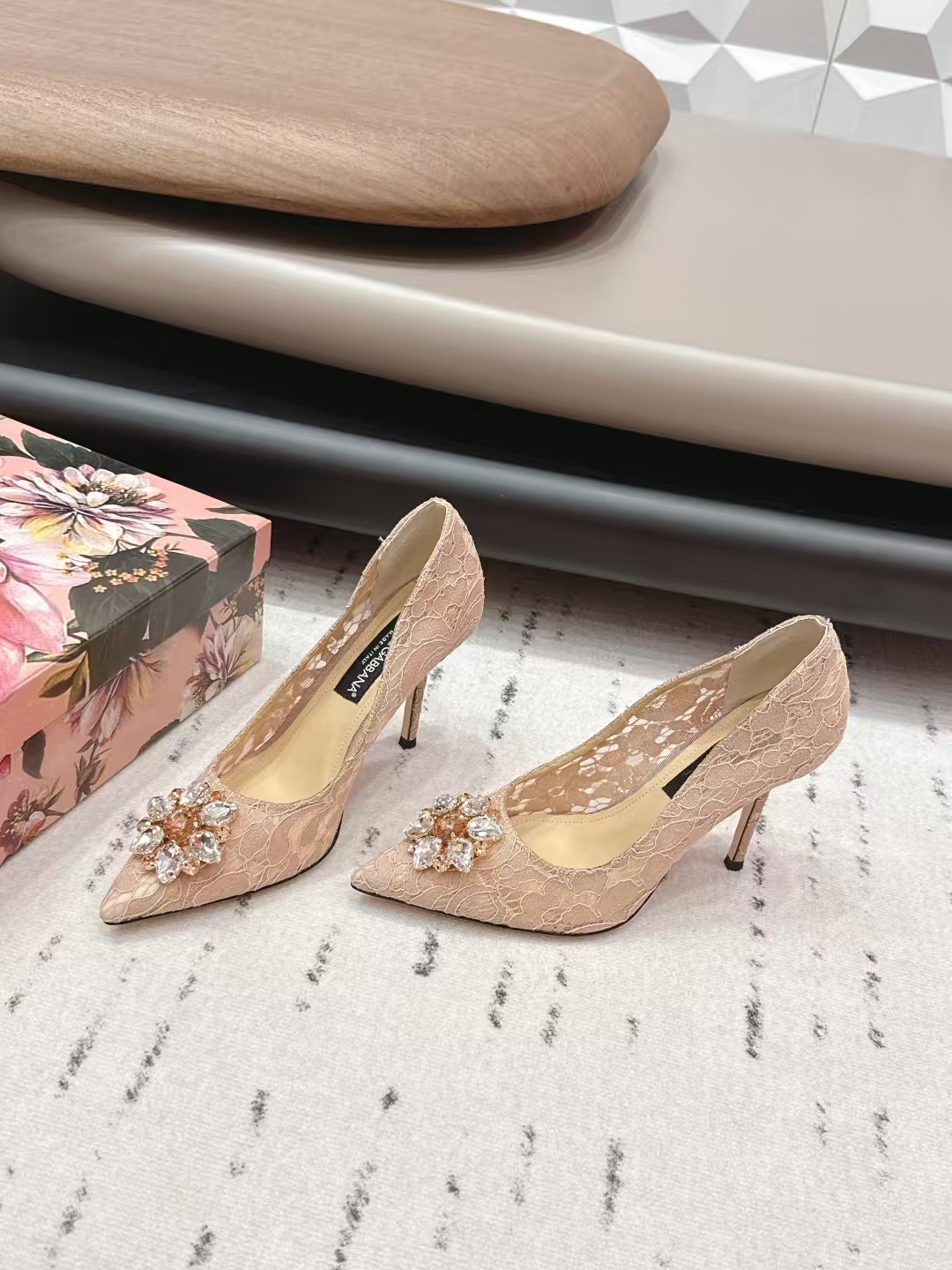 Dolce & Gabbana 9.5cm Off-White Pointed-Toe Crystal Buckle Lace High Heel Pump