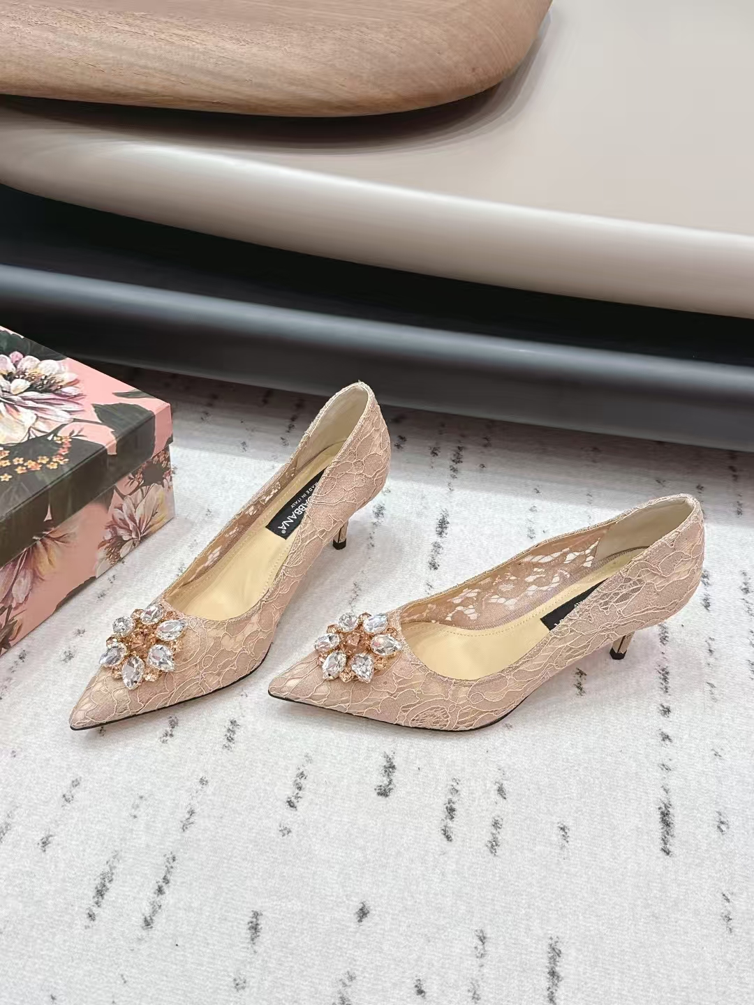 Dolce & Gabbana 6.5cm Beige Pointed-Toe Crystal Buckle Lace High Heel Pump