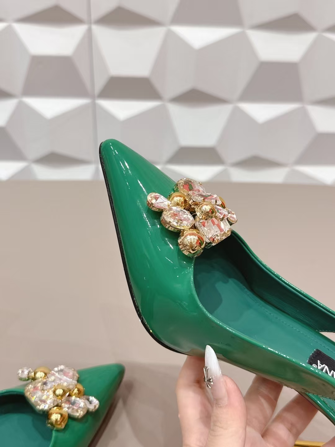 Dolce & Gabbana 9.5cm Pointed-Toe Crystal Buckle High Heel Pump in Green