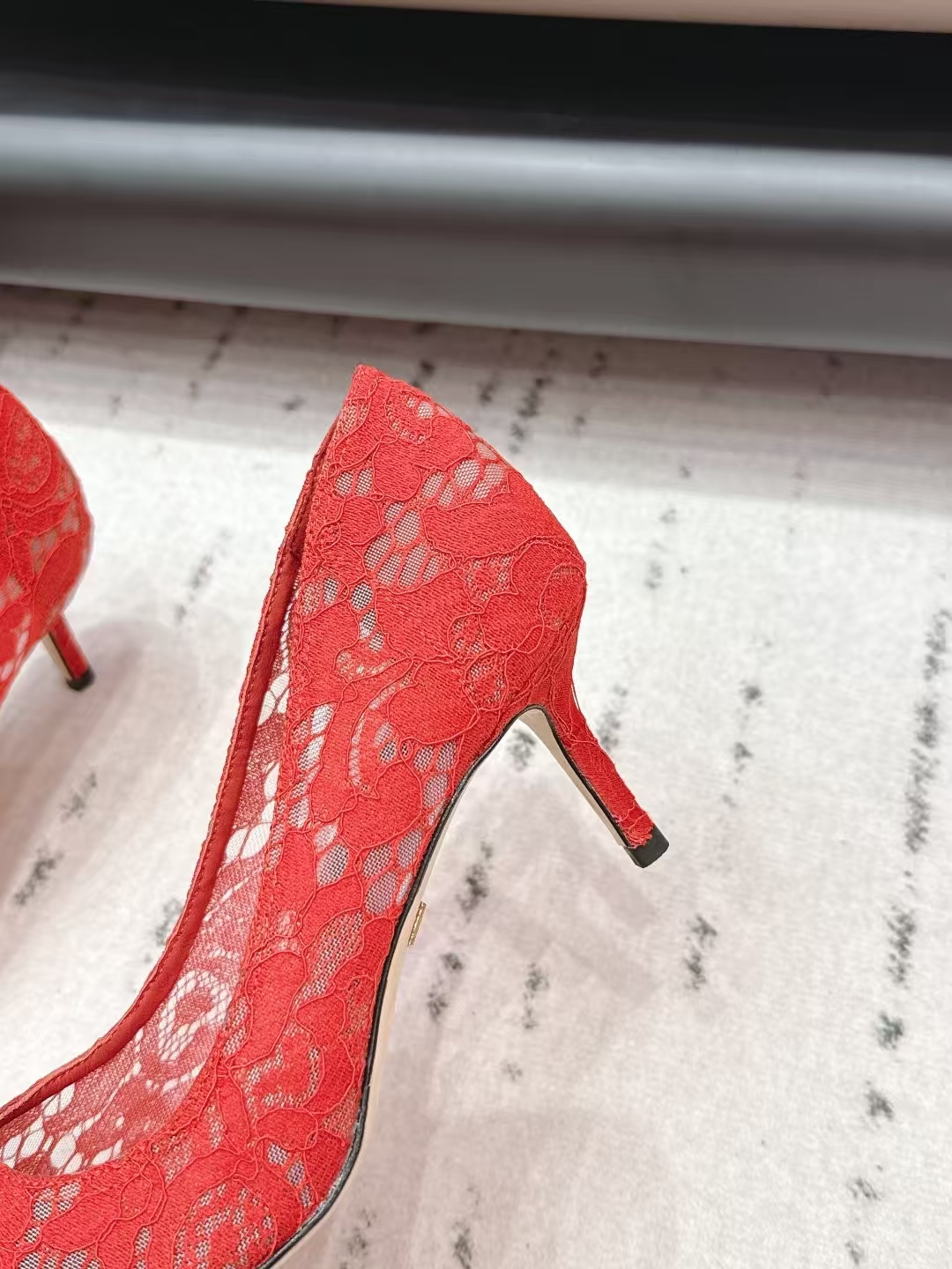 Dolce & Gabbana 6.5cm Red Pointed-Toe Crystal Buckle Lace High Heel Pump