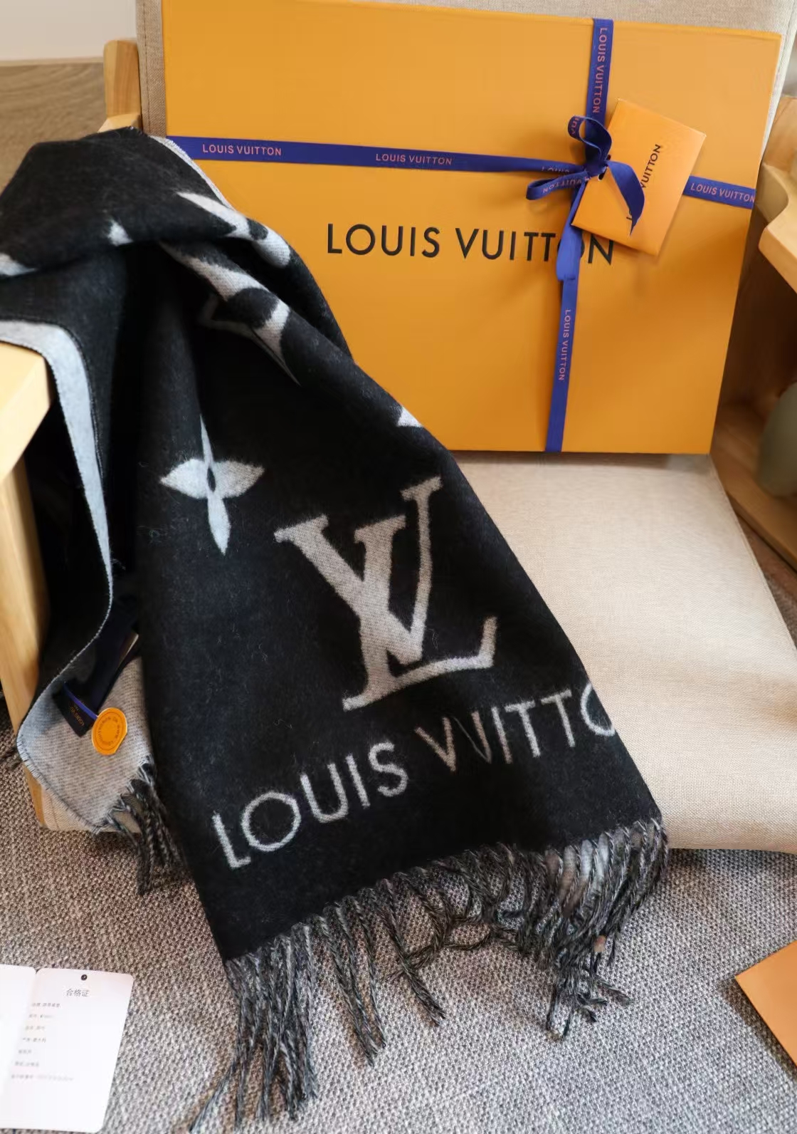 LOUIS VUITTON Cashmere Scarf