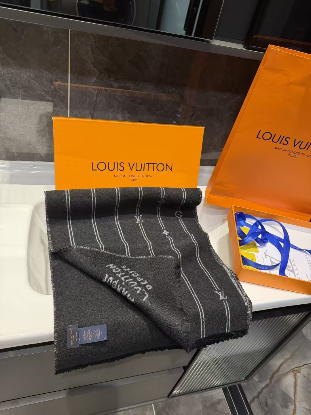 Louis Vuitton Shawls & Scarves
