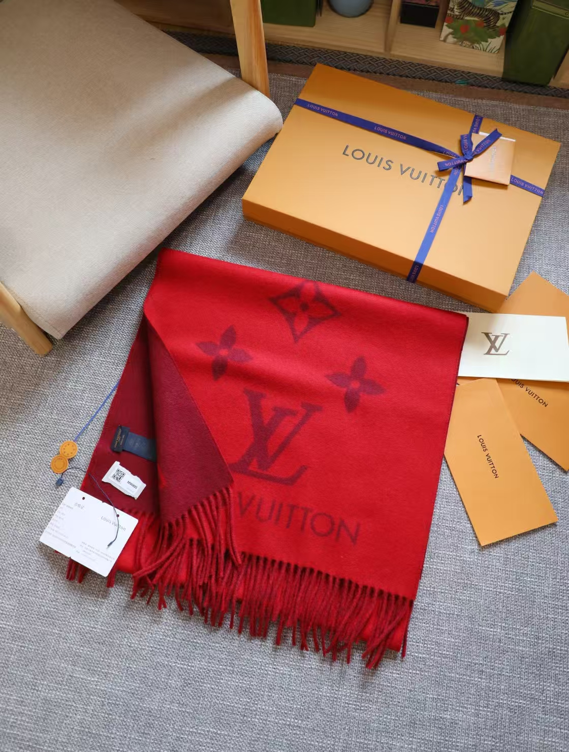 LOUIS VUITTON Reykjavik Scarf