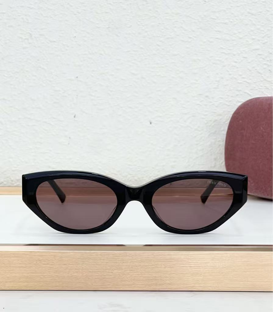 Miu Miu logo sunglasses