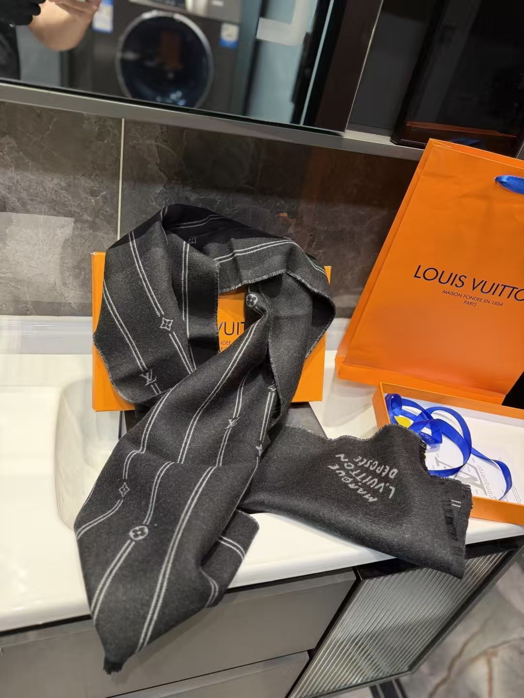 Louis Vuitton Shawls & Scarves