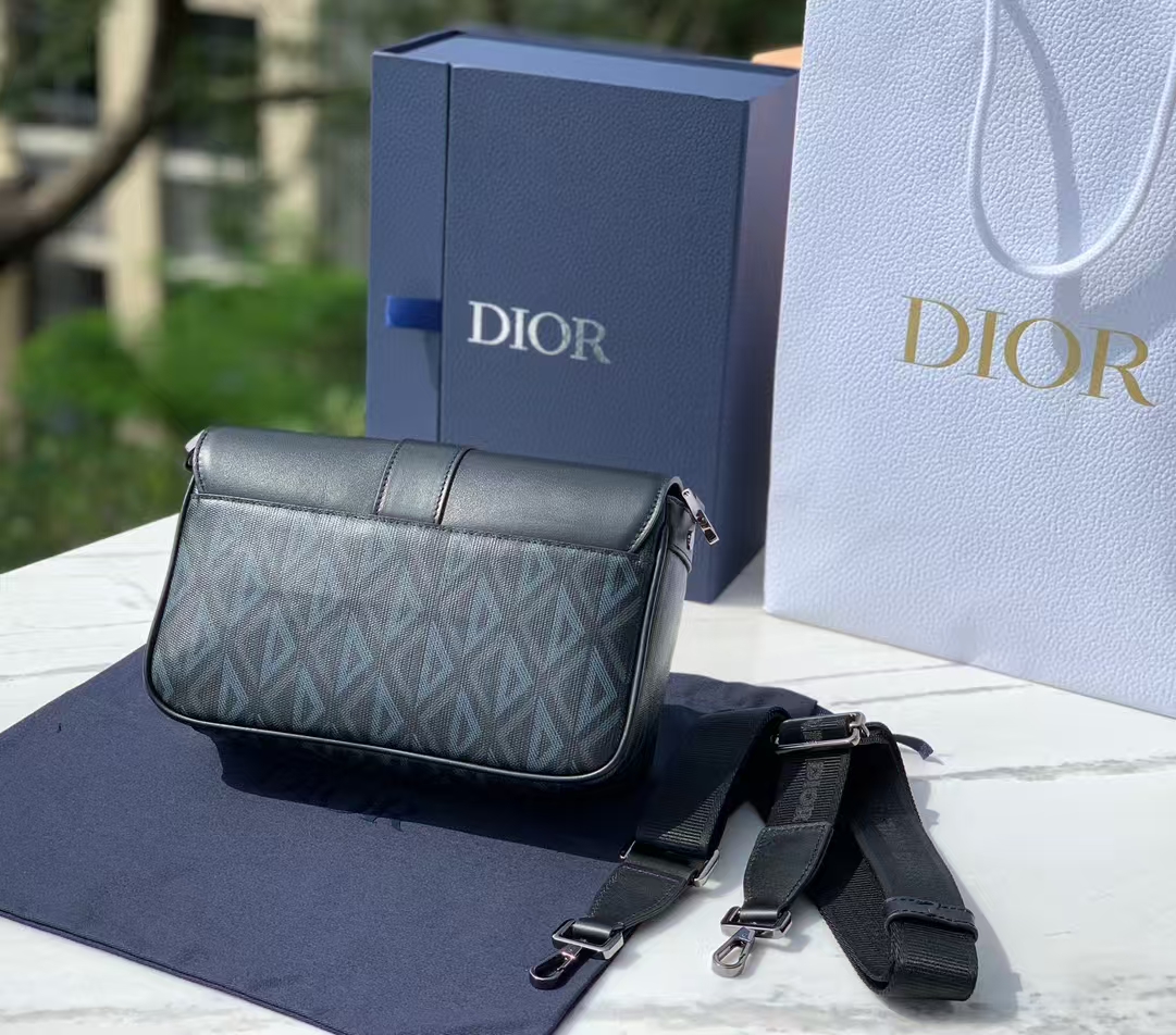 DIOR HIT THE ROAD Messenger Bag