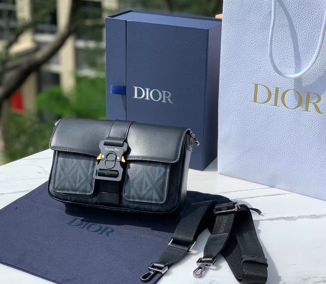 DIOR HIT THE ROAD Messenger Bag