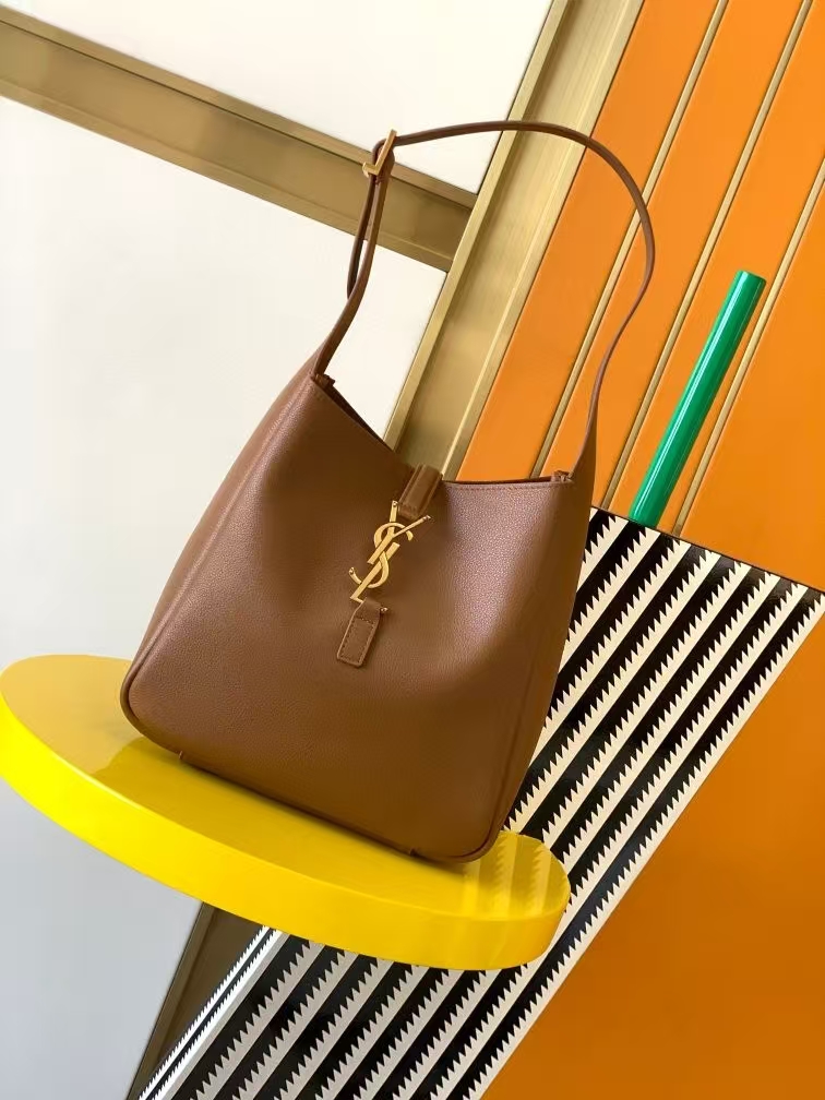 Saint Laurent Le 5 À 7 Small Grain de Poudre Leather Bag in Fox