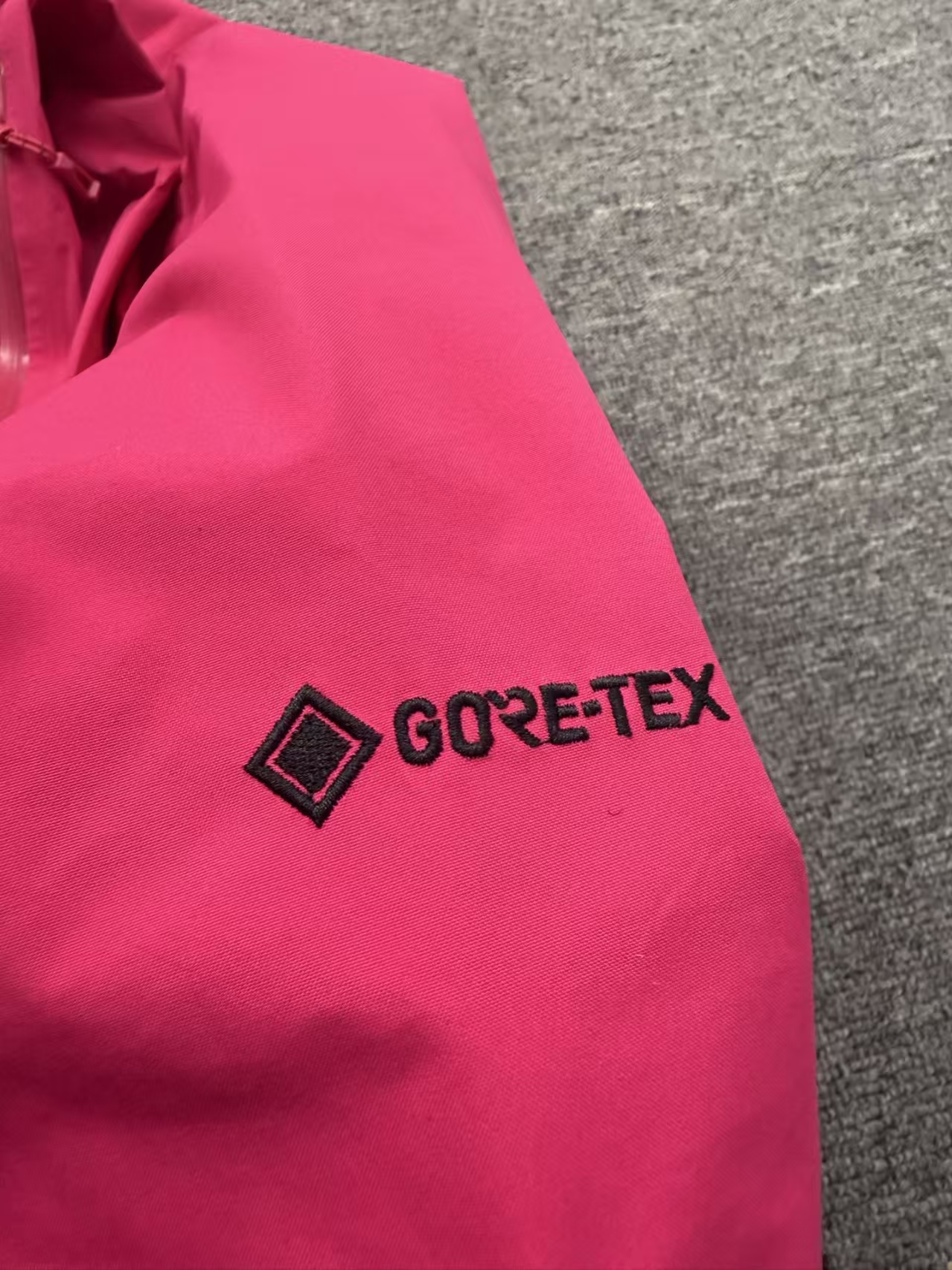 KAILAS MONT-X GORE-TEX® Pro Waterproof Jacket for Mountaineering in Alert Red