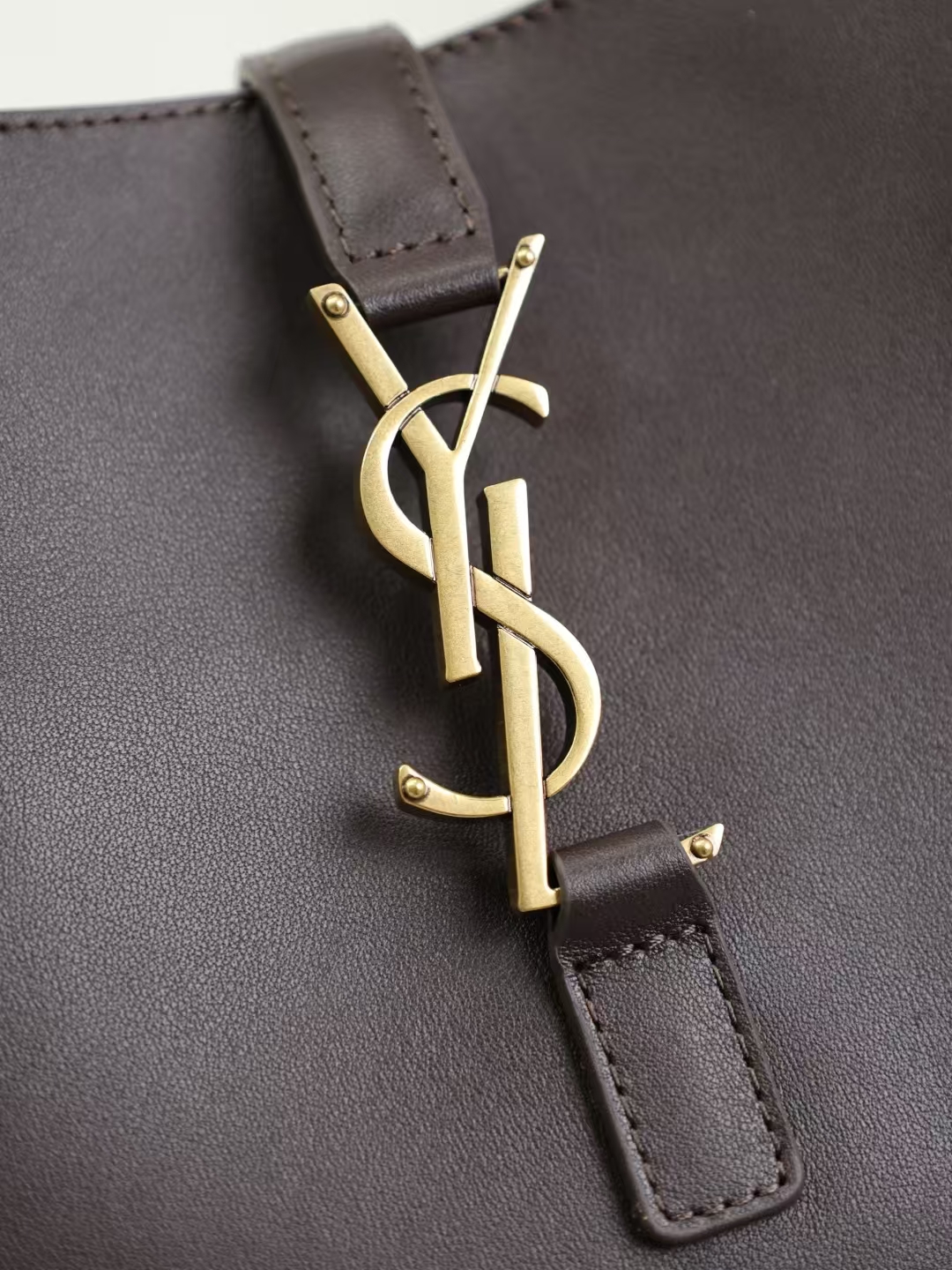 Saint Laurent Le 5 À 7 Large Grain de Poudre Leather Soft Handbag in Grape