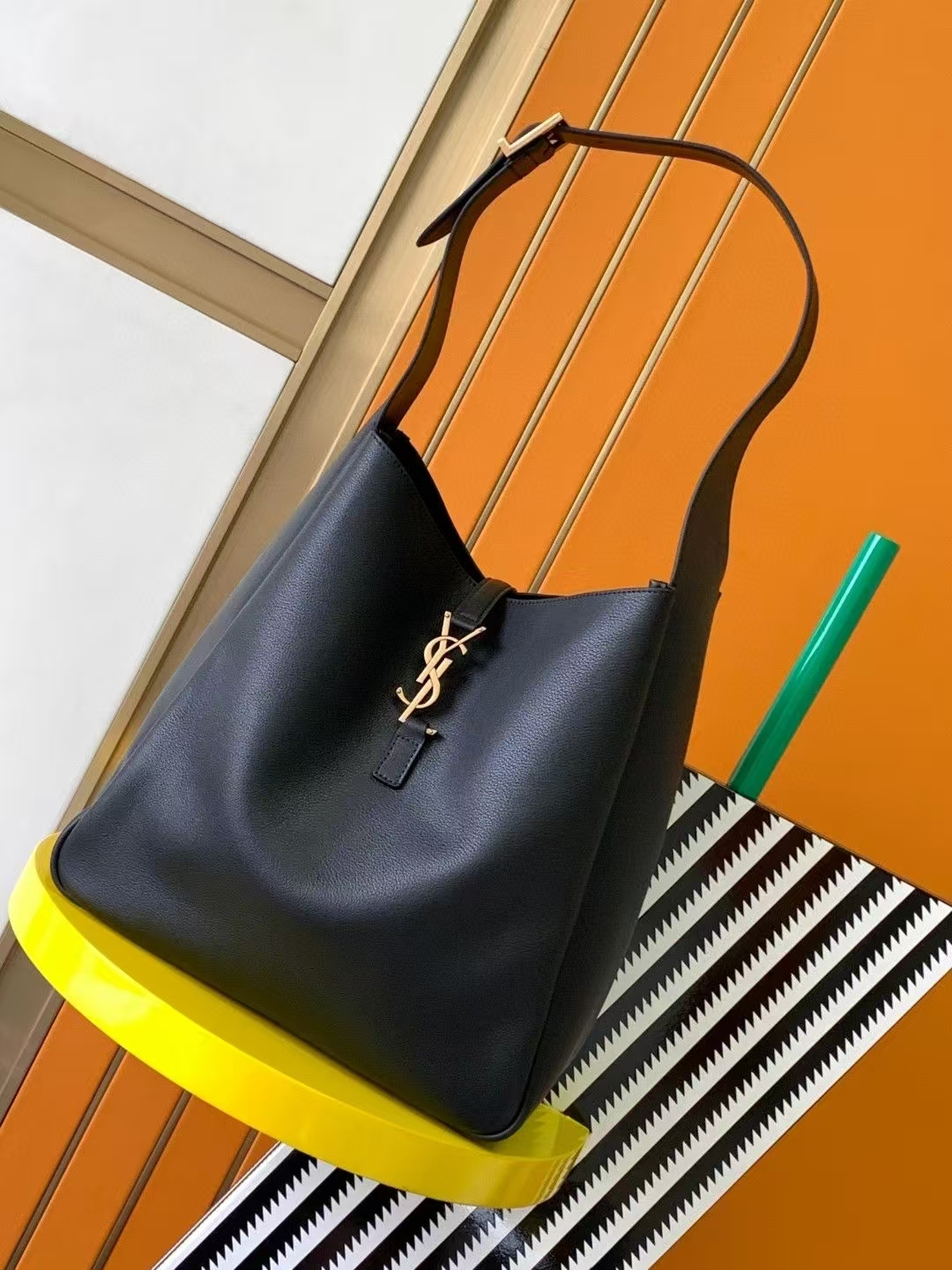 Saint Laurent Le 5 À 7 Large Grain de Poudre Leather Soft Handbag in Black