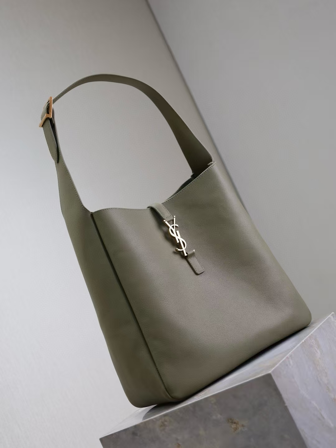 Saint Laurent Le 5 À 7 Large Grain de Poudre Leather Soft Handbag in Deep Moss Green