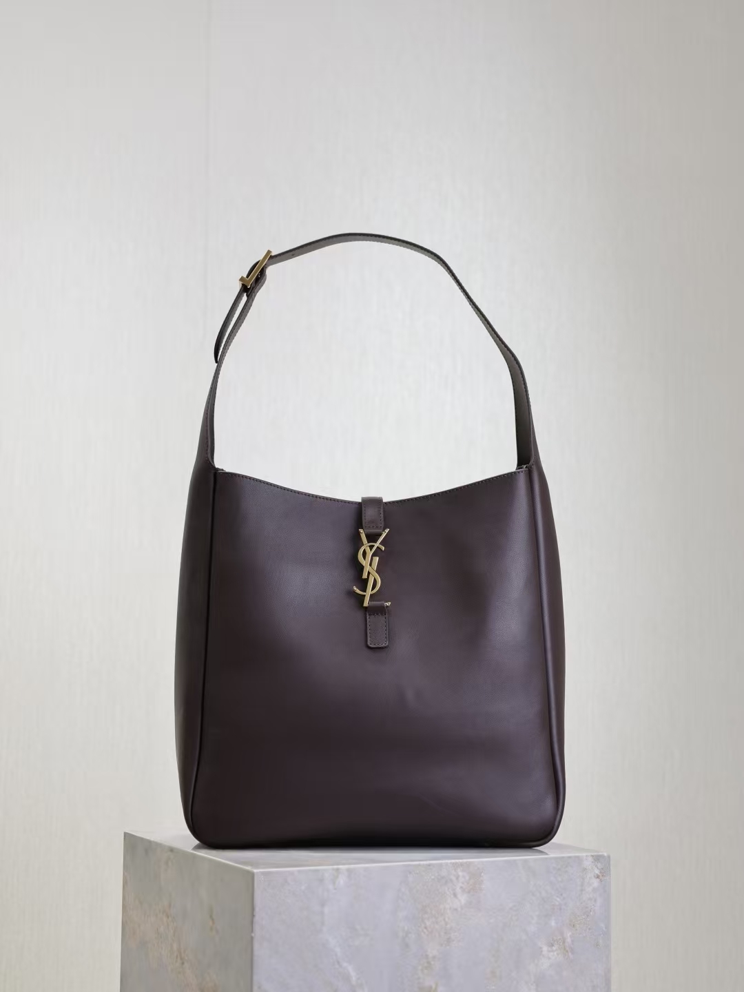 Saint Laurent Le 5 À 7 Large Grain de Poudre Leather Soft Handbag in Grape