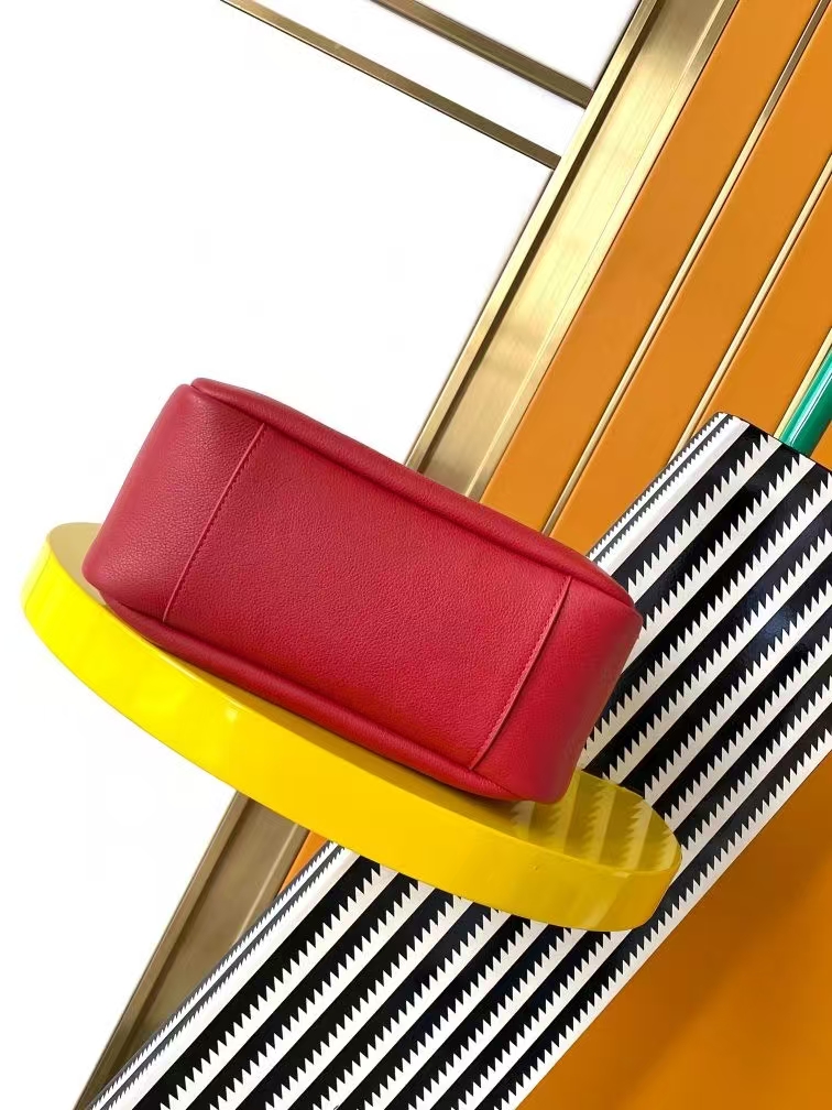 Saint Laurent Le 5 À 7 Small Grain de Poudre Leather Bag in Attractive Red