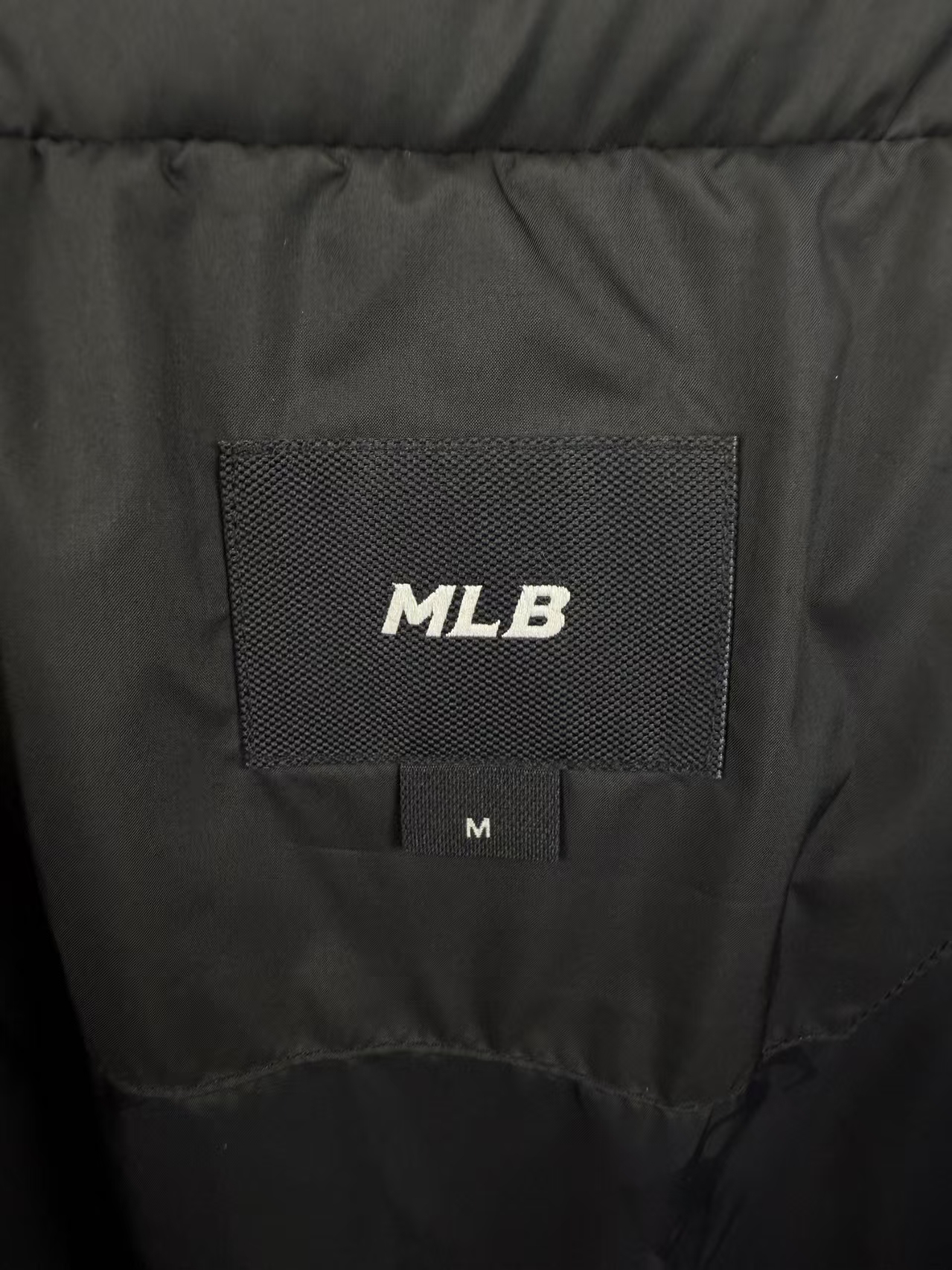 MLB Classic Cropped Puffer Jacket in Black