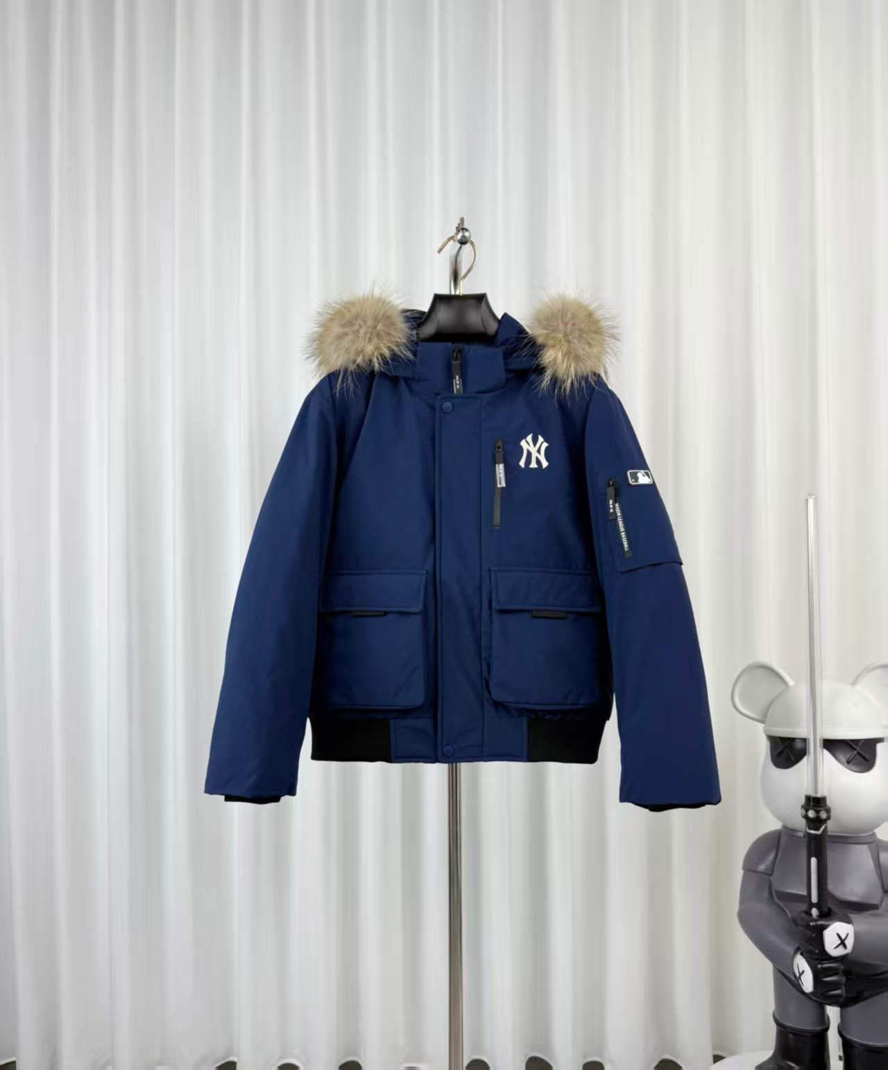 MLB New York Yankees 3rd Gen Puffer Cargo Jacket in Navy Blue