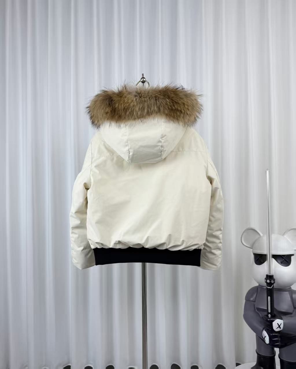 MLB New York Yankees 3rd Gen Puffer Cargo Jacket in White