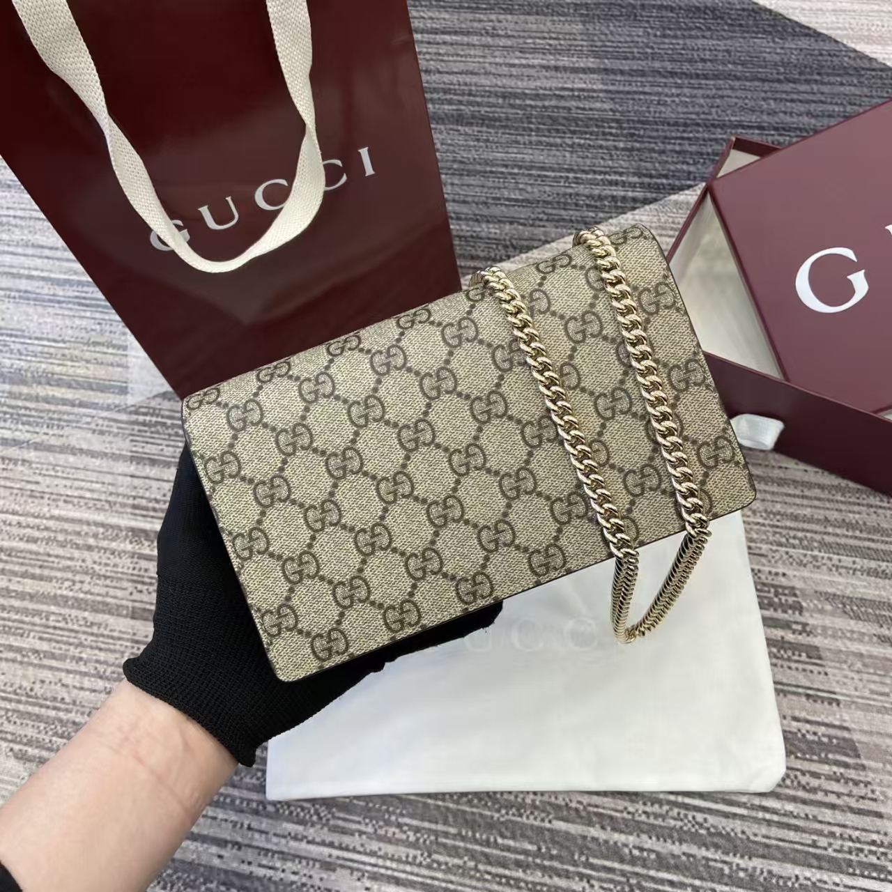GUCCI Marmont Dual-Tone Handbag