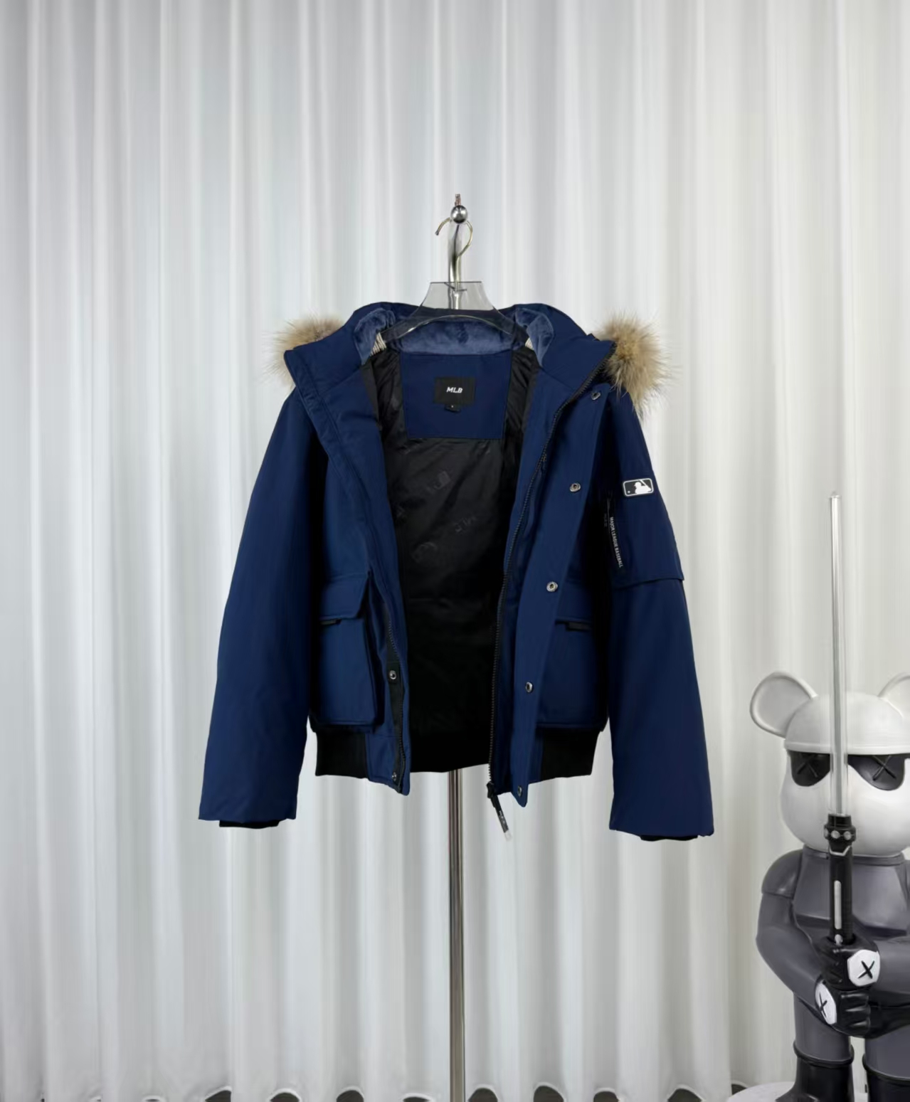 MLB New York Yankees 3rd Gen Puffer Cargo Jacket in Navy Blue