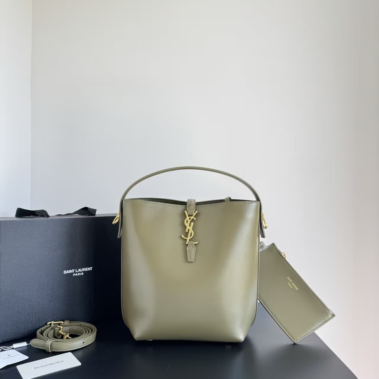 SAINT LAURENT LE 37 Smooth Leather Handbag