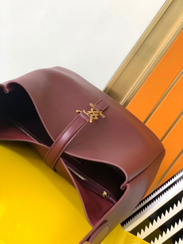 Saint Laurent Le 5 À 7 Small Grain de Poudre Leather Bag in Legion Red