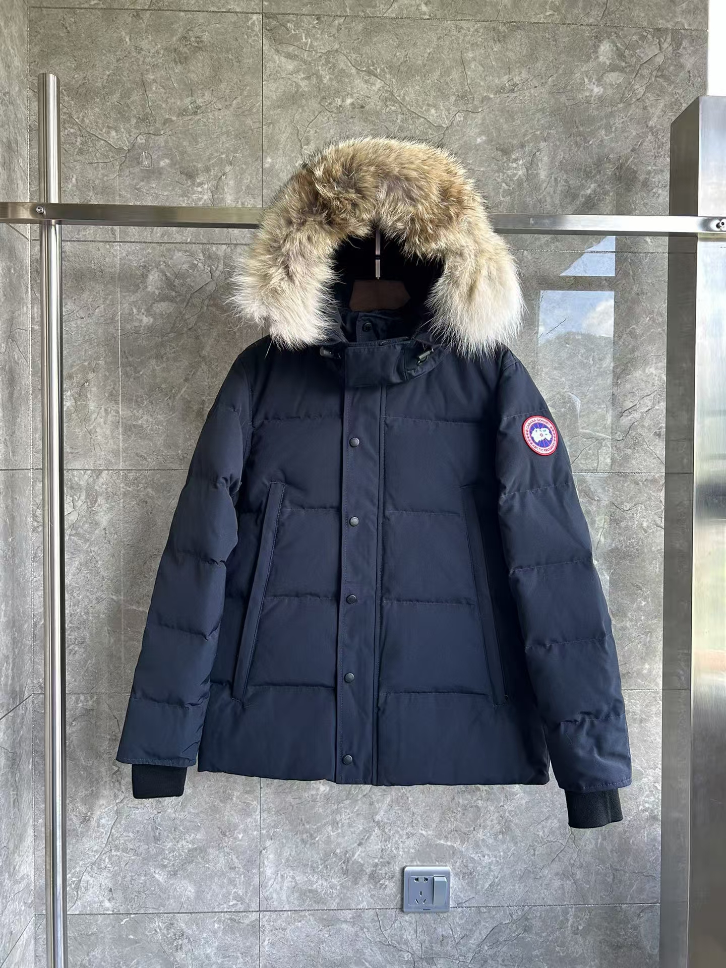 Canada Goose Wyndham Men’s Classic Parka in Deep Navy with Red Label