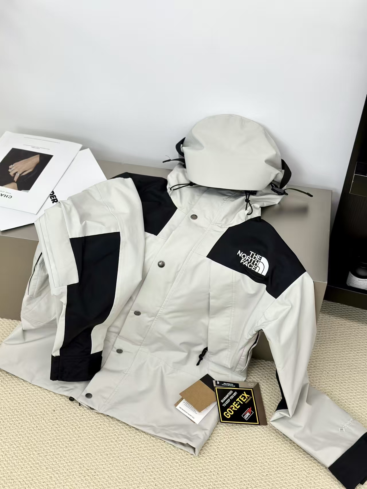 The North Face 1990 Retro Mountain Jacket in Grey & White | GORE-TEX® Waterproof Shell