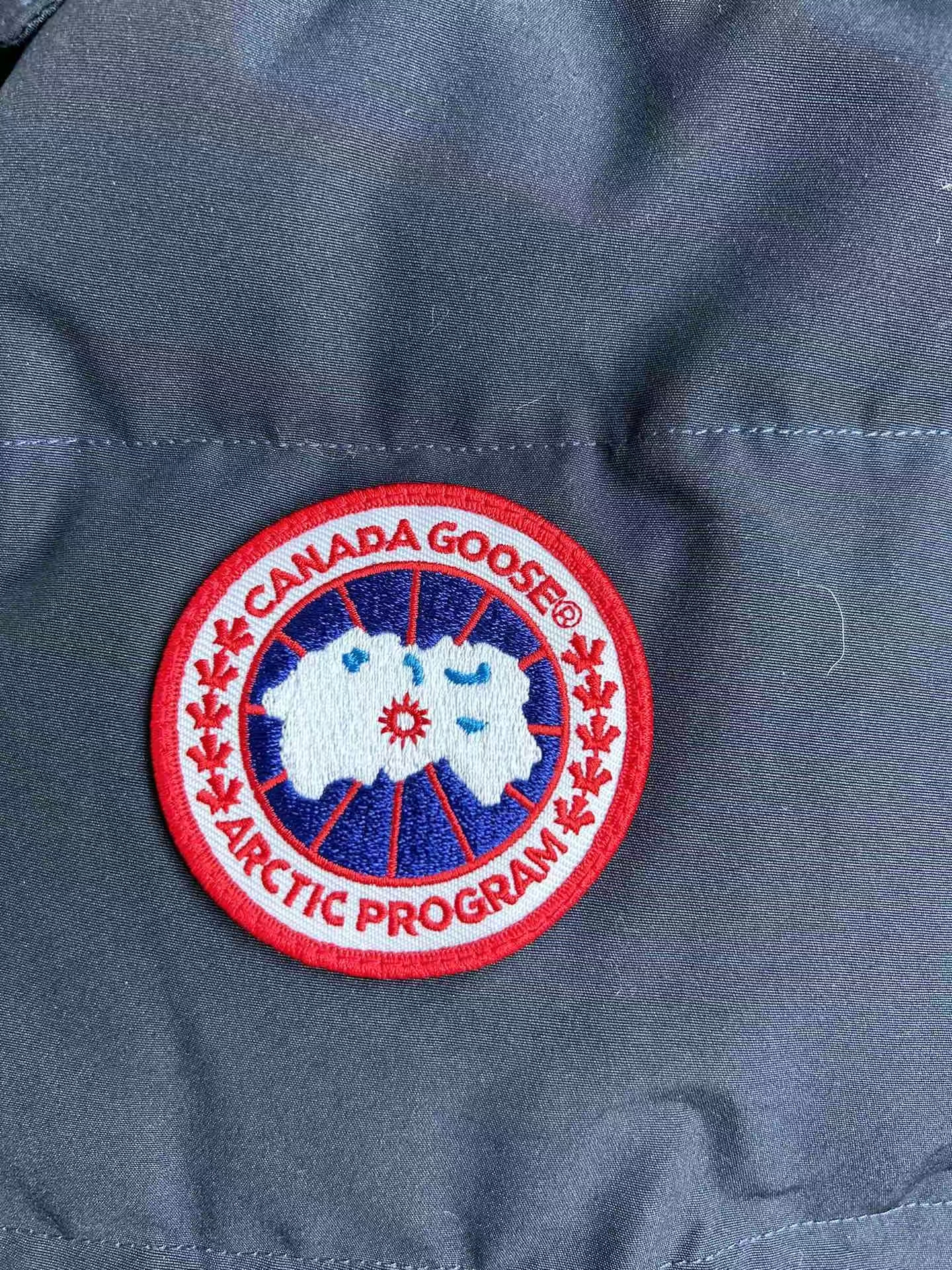 Canada Goose Wyndham Men’s Classic Parka in Deep Navy with Red Label