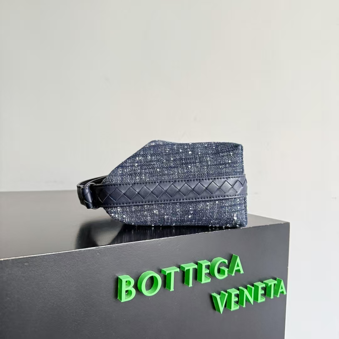 Bottega Veneta | Wallace Lunch Box Bag | Early Spring 2025 Collection