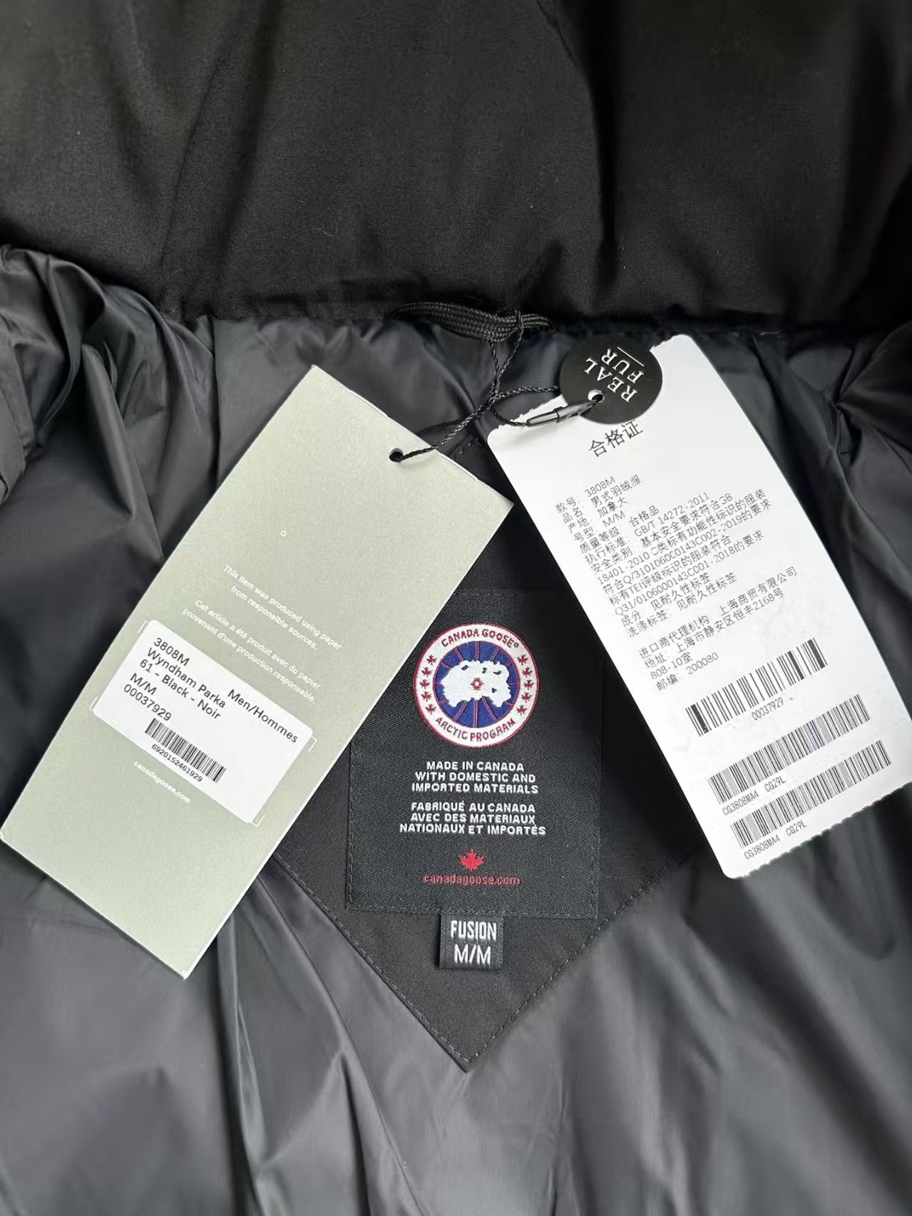 Canada Goose Wyndham Men’s Classic Parka in Black with Red Label
