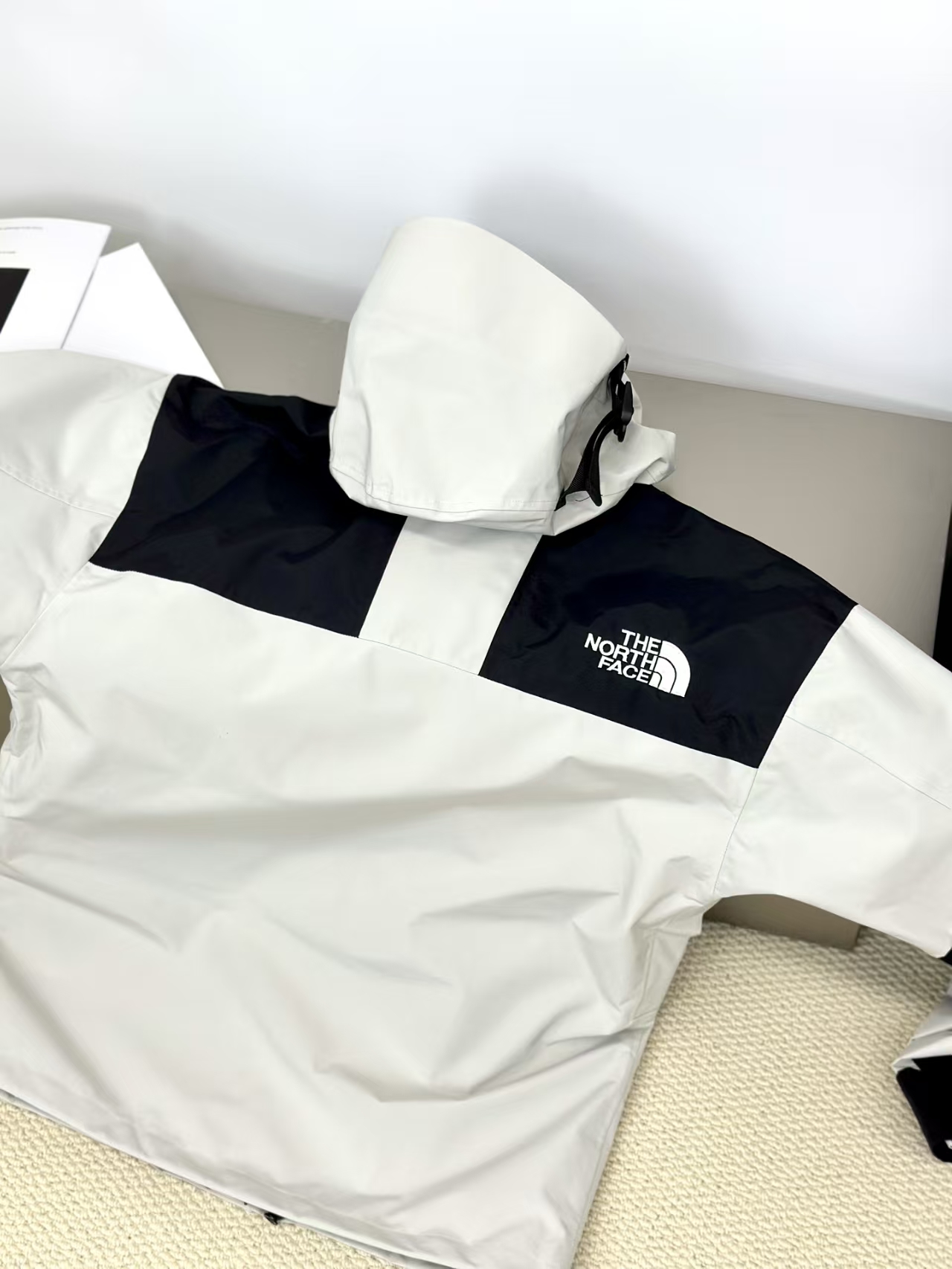 The North Face 1990 Retro Mountain Jacket in Grey & White | GORE-TEX® Waterproof Shell