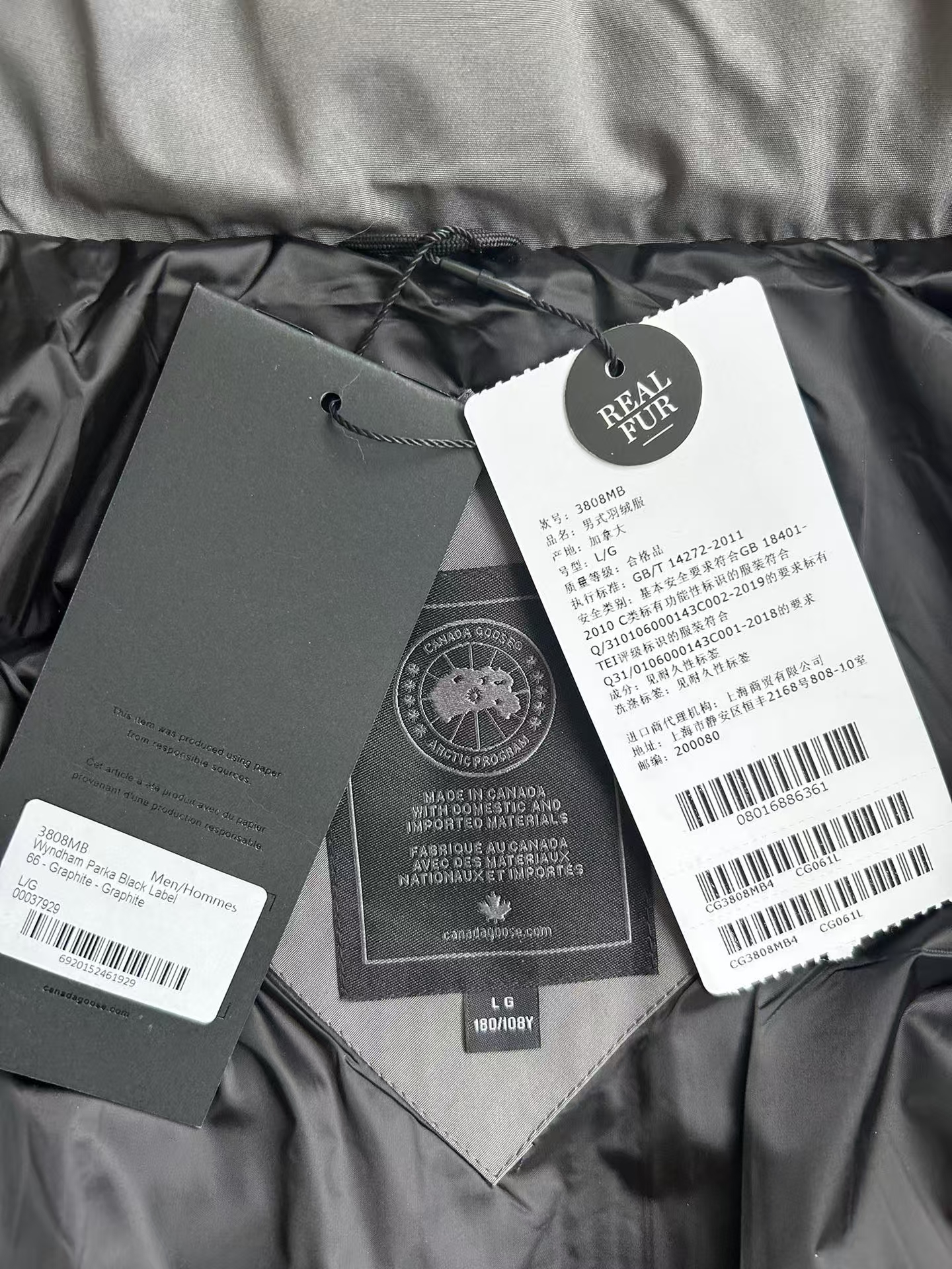 Canada Goose Wyndham Men’s Classic Parka in Grey with Black Label