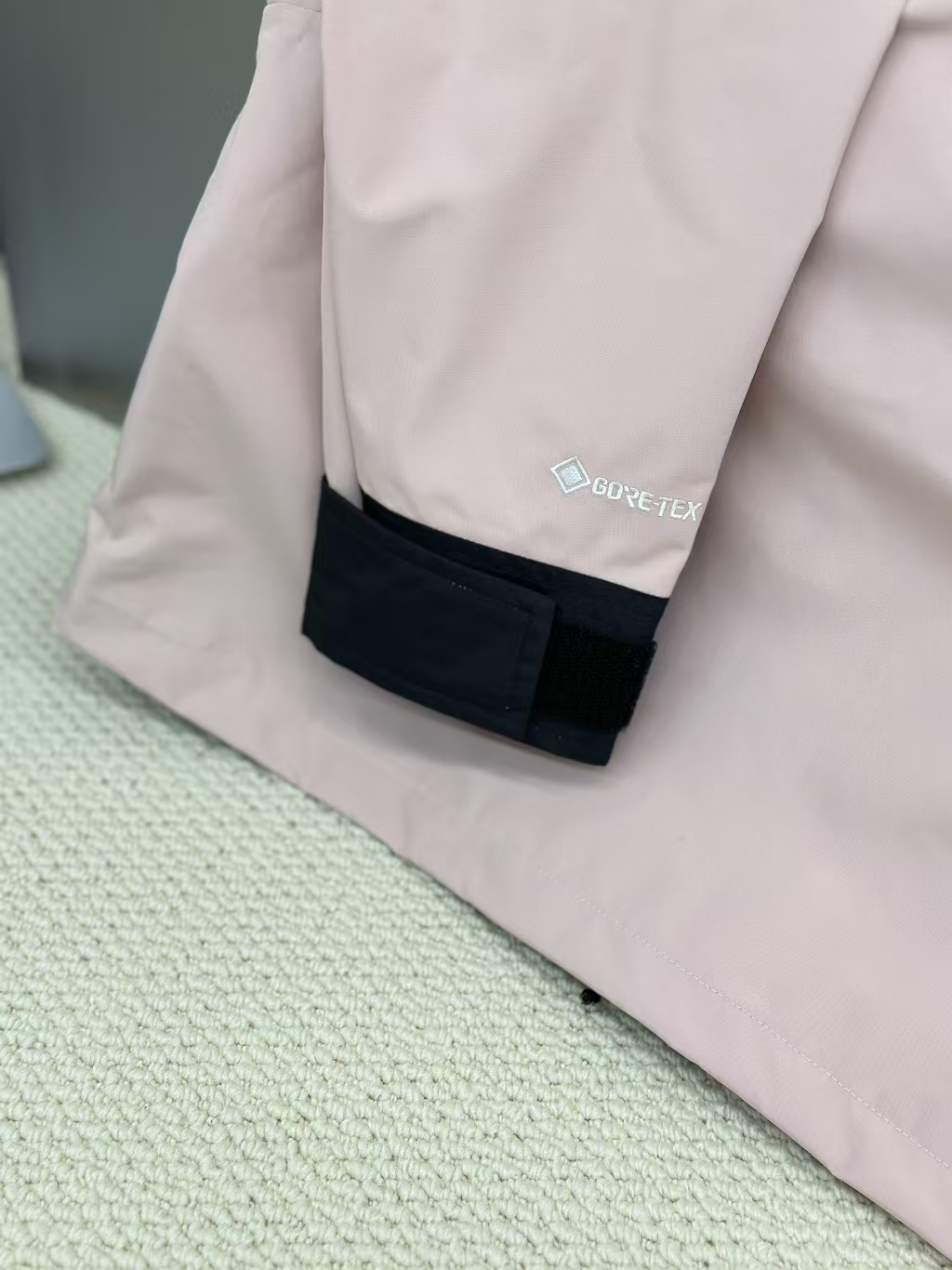 The North Face 1990 Retro Mountain Jacket in Fairy Pink | GORE-TEX® Waterproof Shell