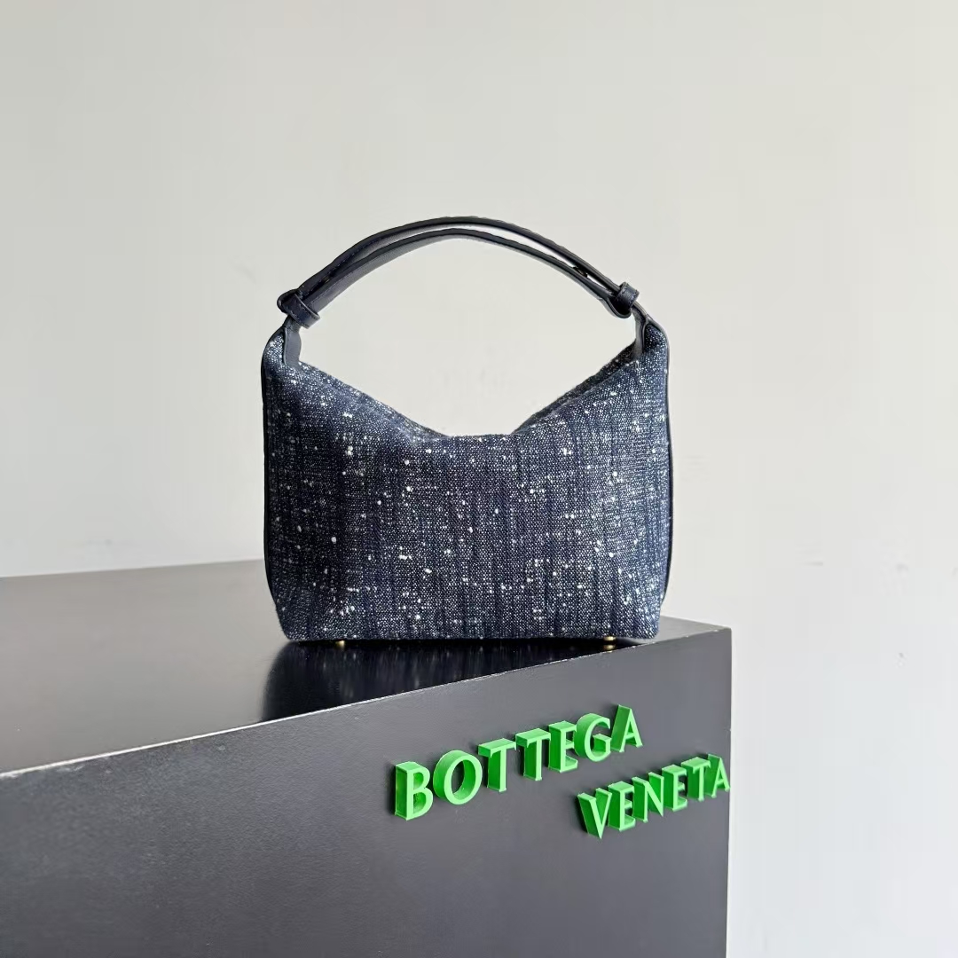 Bottega Veneta | Wallace Lunch Box Bag | Early Spring 2025 Collection