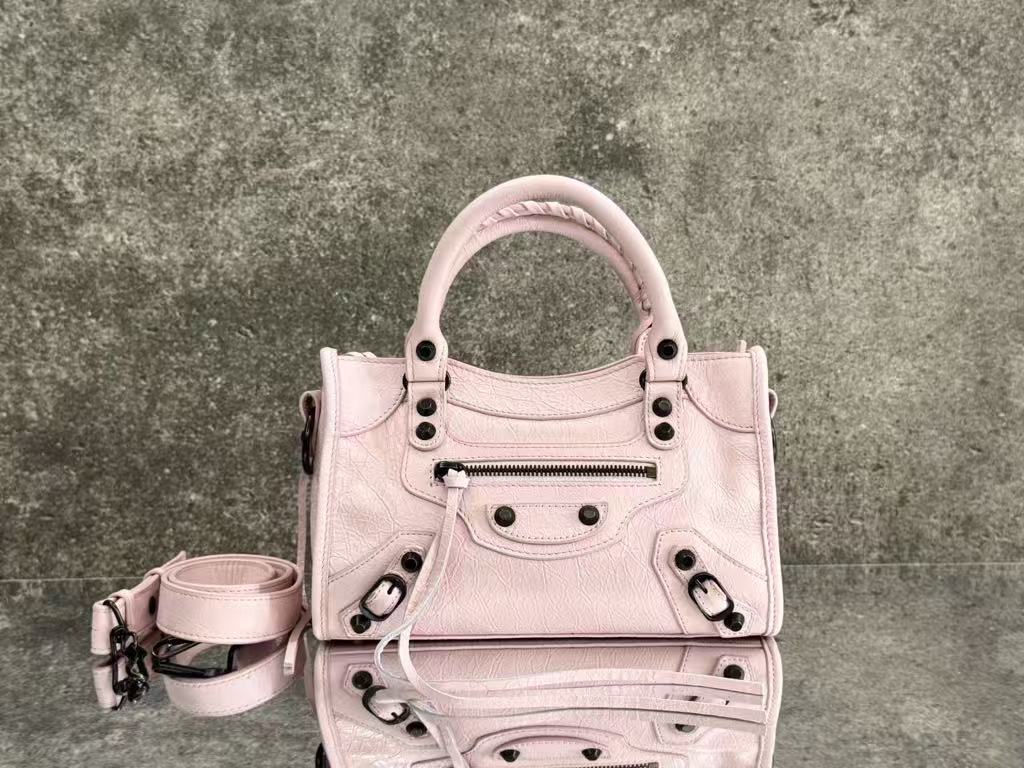 LE CITY Small Horn in Pink color by Paris Saint-Germain