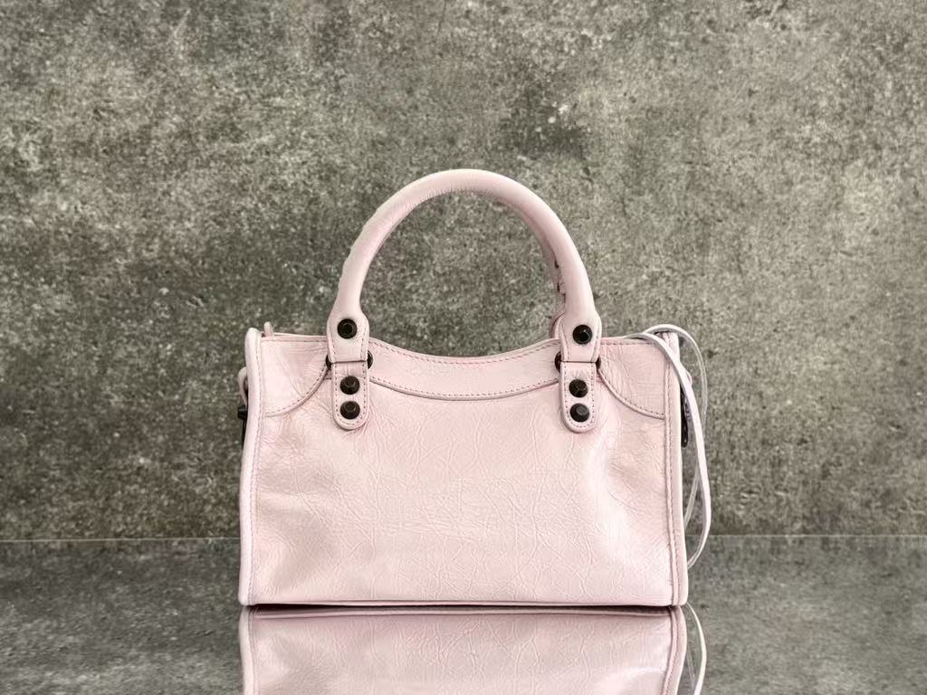 LE CITY Small Horn in Pink color by Paris Saint-Germain