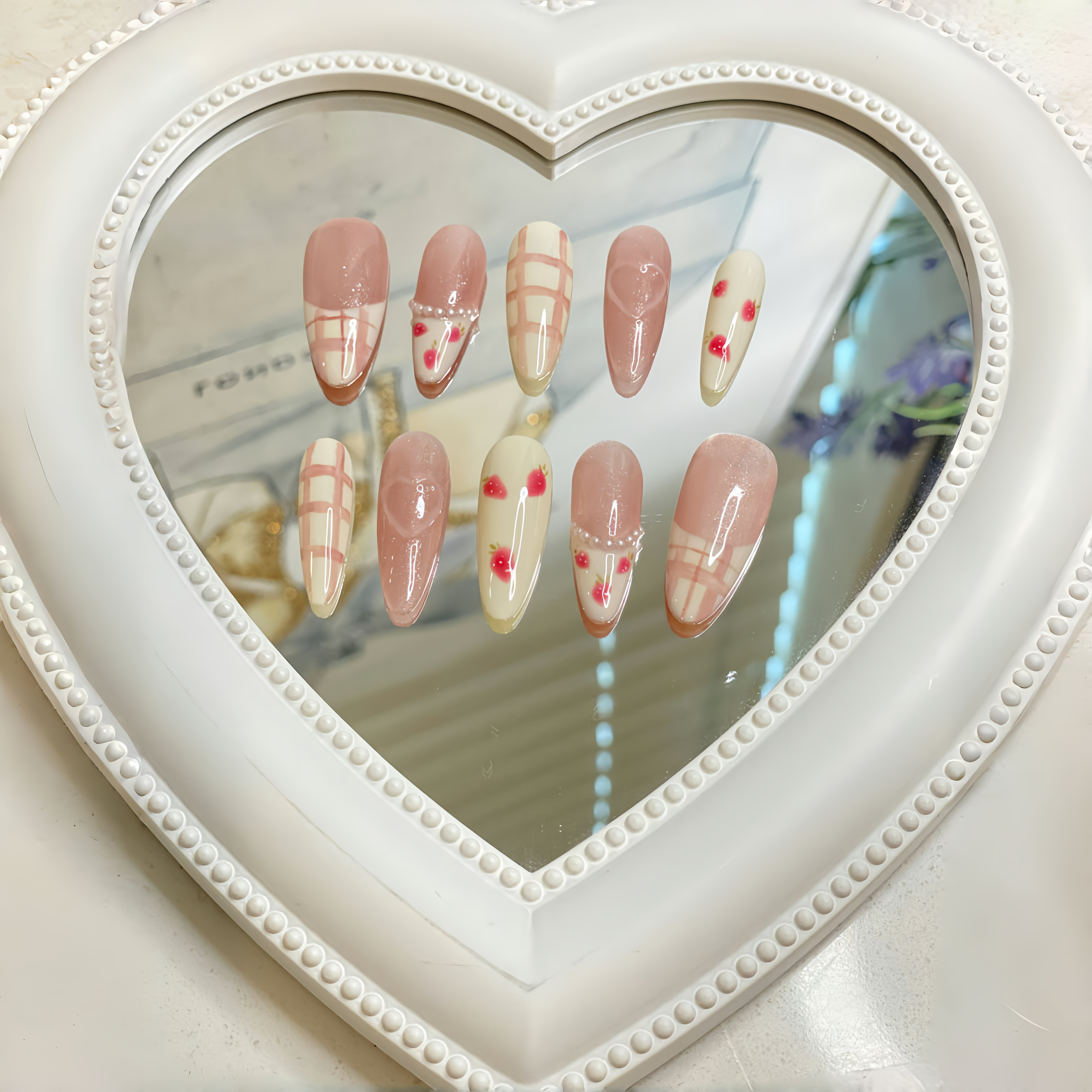 ROMANTIC  STRAWBERRY