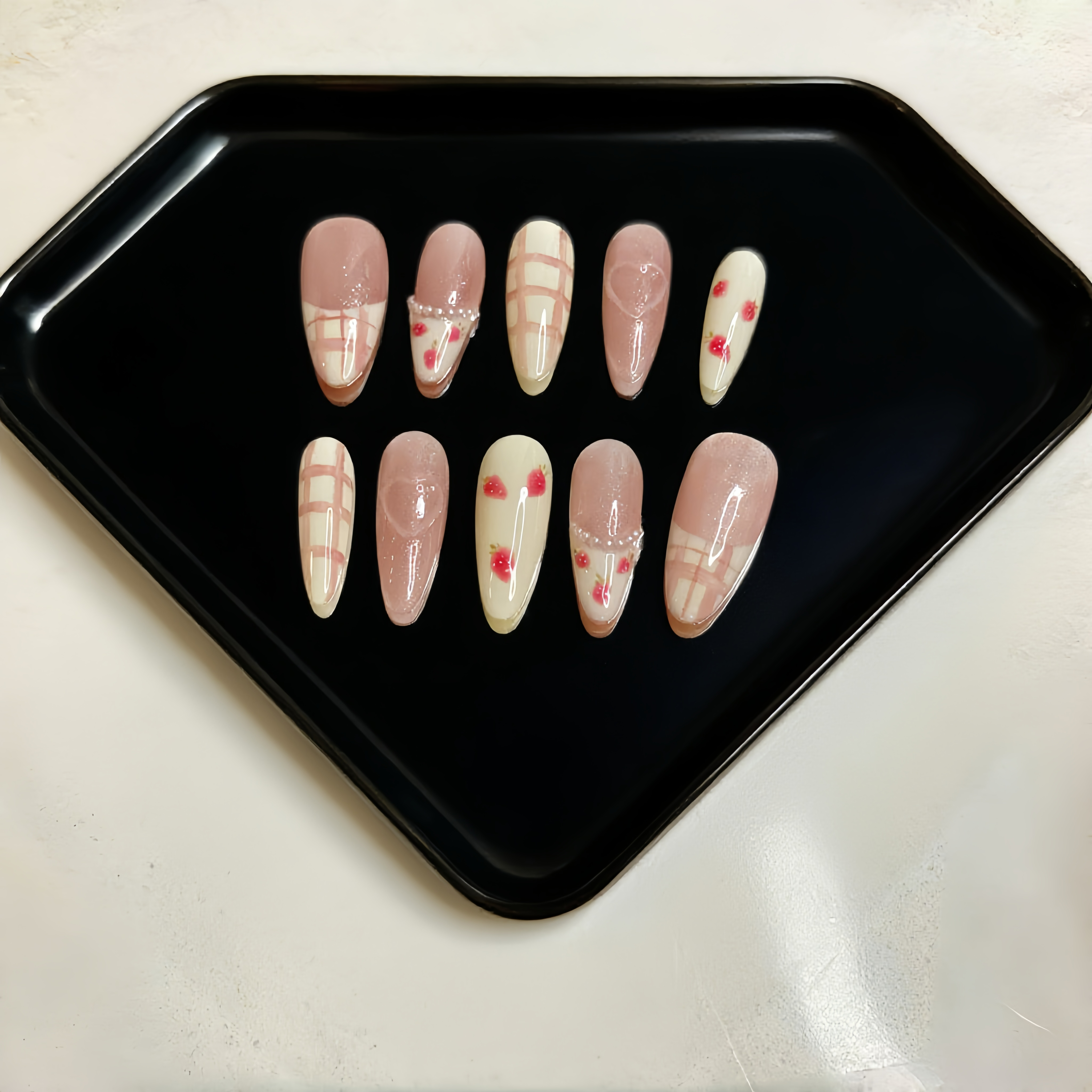 ROMANTIC  STRAWBERRY