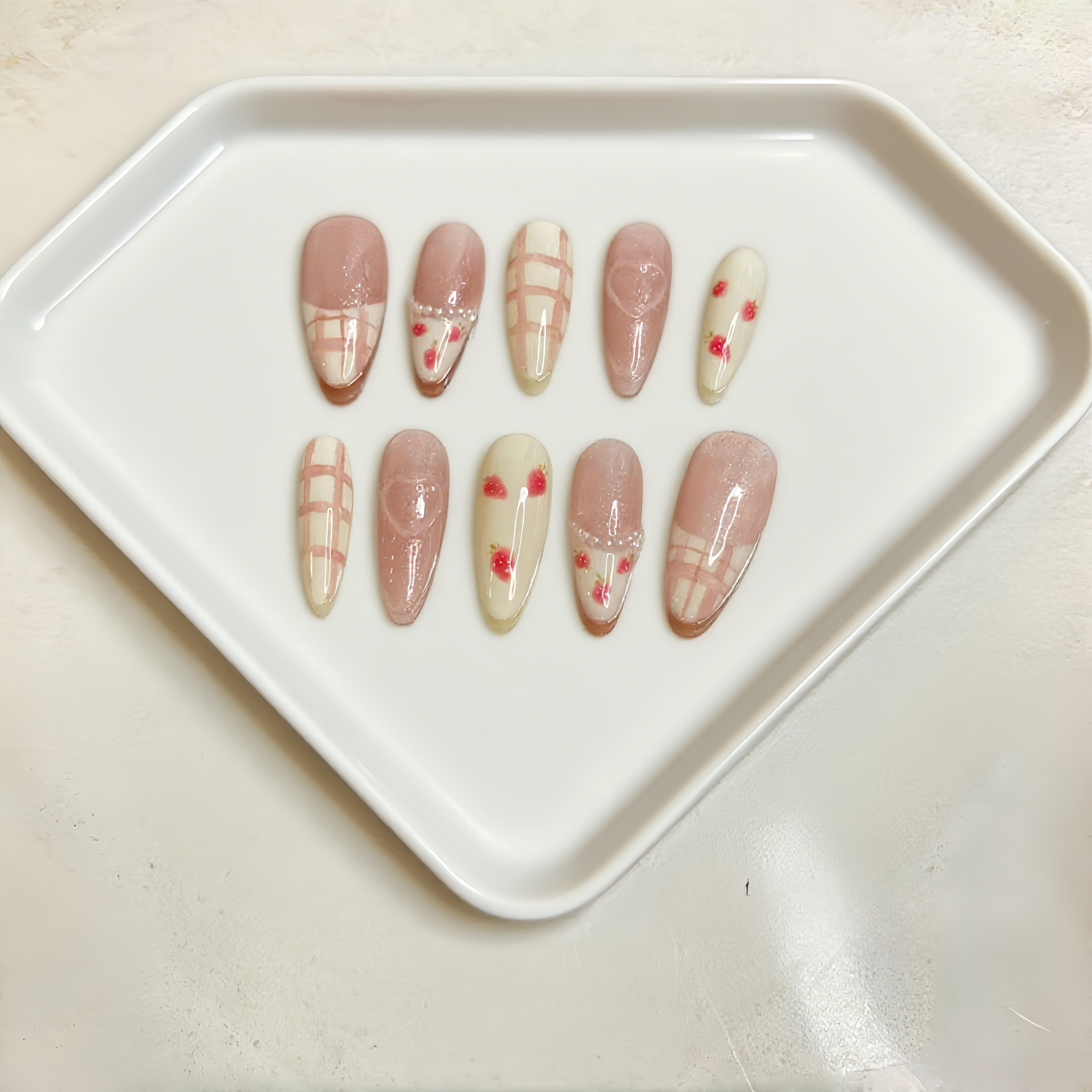 ROMANTIC  STRAWBERRY