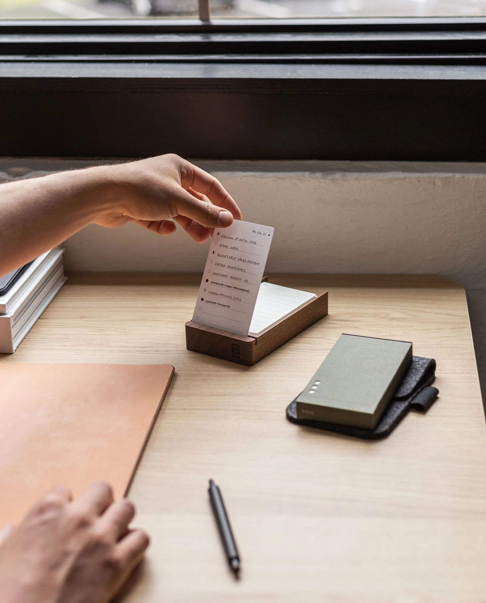 Analog Premium Wood Card Holder (Walnut)